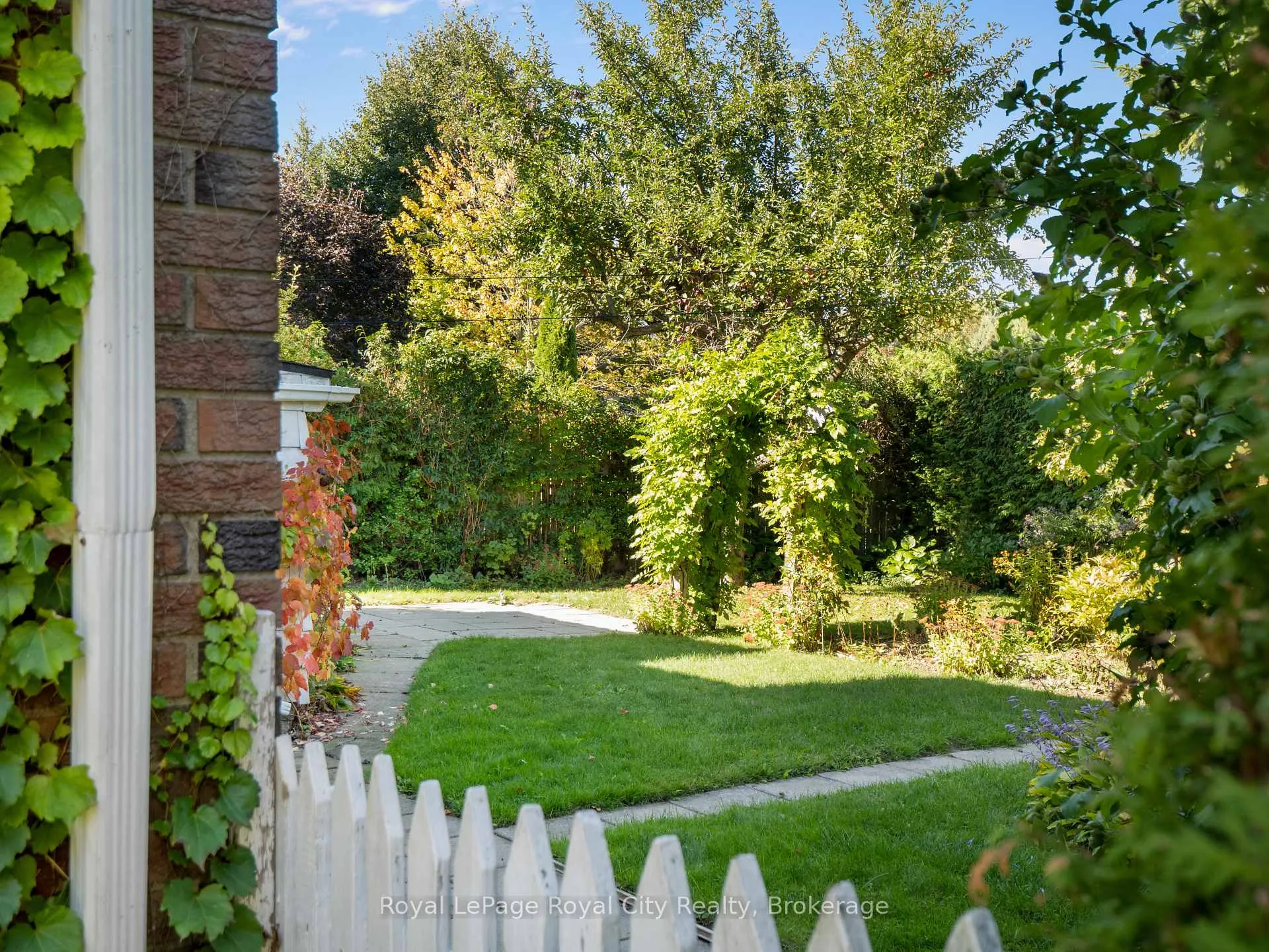 Photo 34 of 48 Glenbrook Drive, Guelph, Victoria North — HOMEH