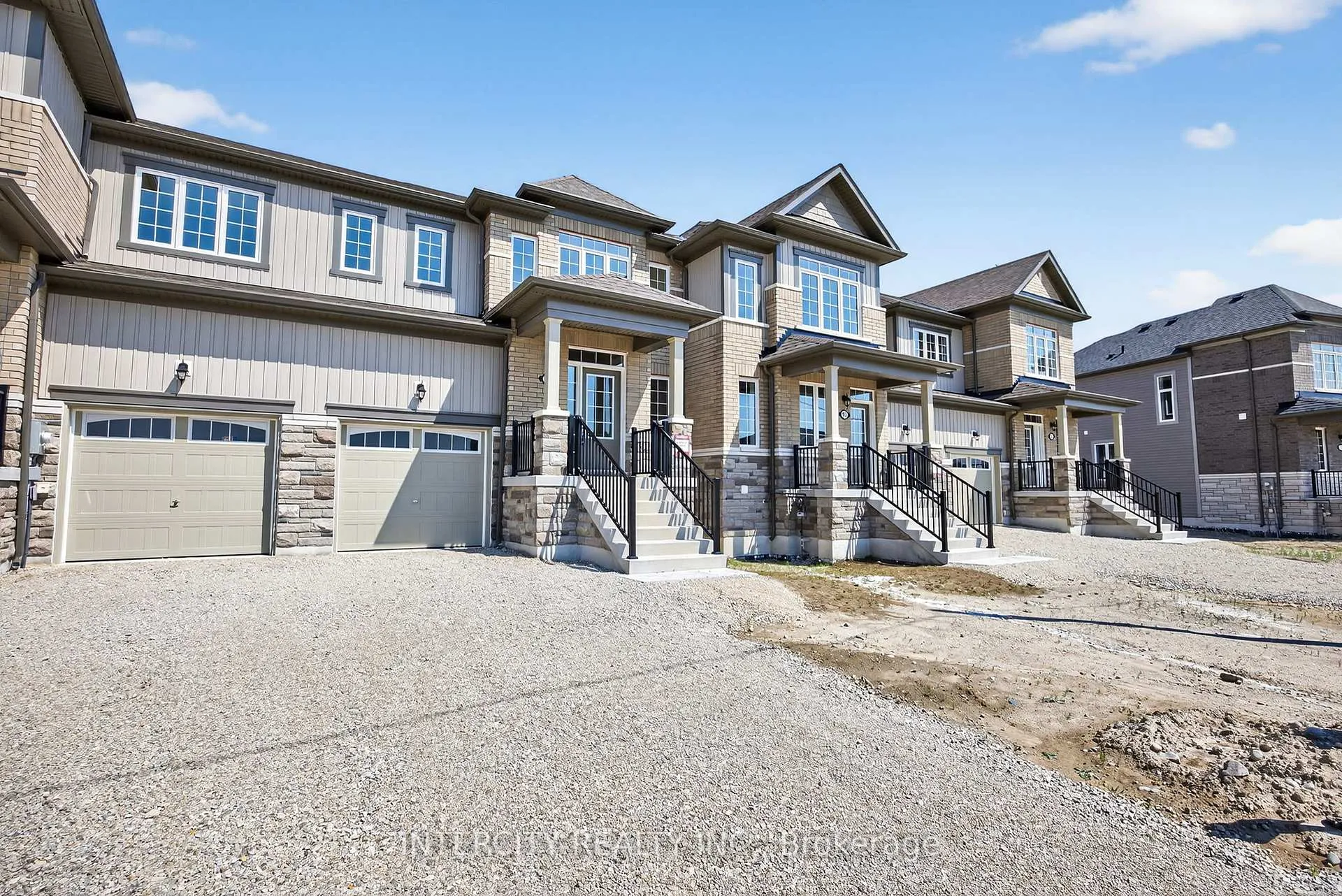 Photo 2 of 17 Avalon Drive, Wasaga Beach — HOMEH