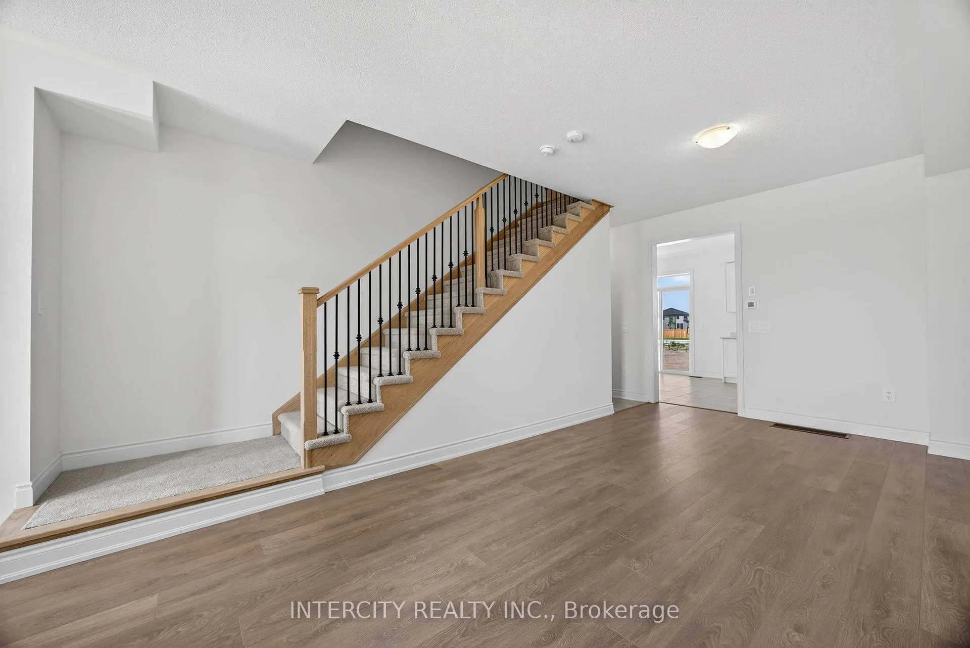 Photo 6 of 17 Avalon Drive, Wasaga Beach — HOMEH