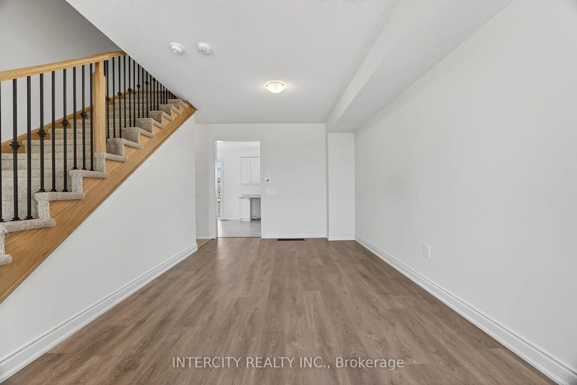 Photo 7 of 17 Avalon Drive, Wasaga Beach — HOMEH
