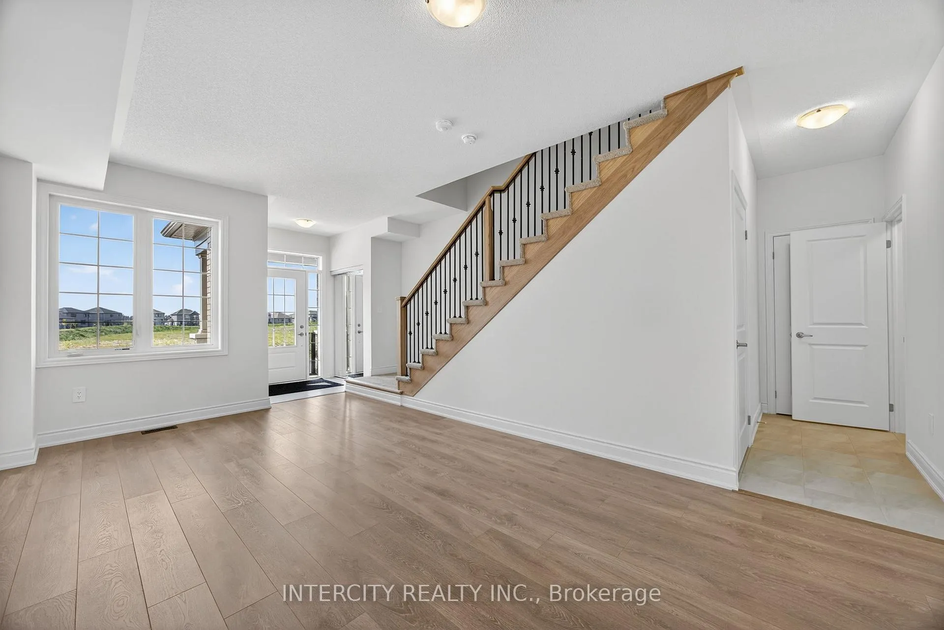 Photo 10 of 17 Avalon Drive, Wasaga Beach — HOMEH