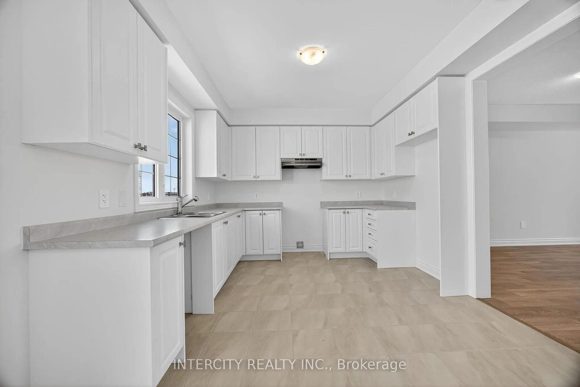 Photo 11 of 17 Avalon Drive, Wasaga Beach — HOMEH