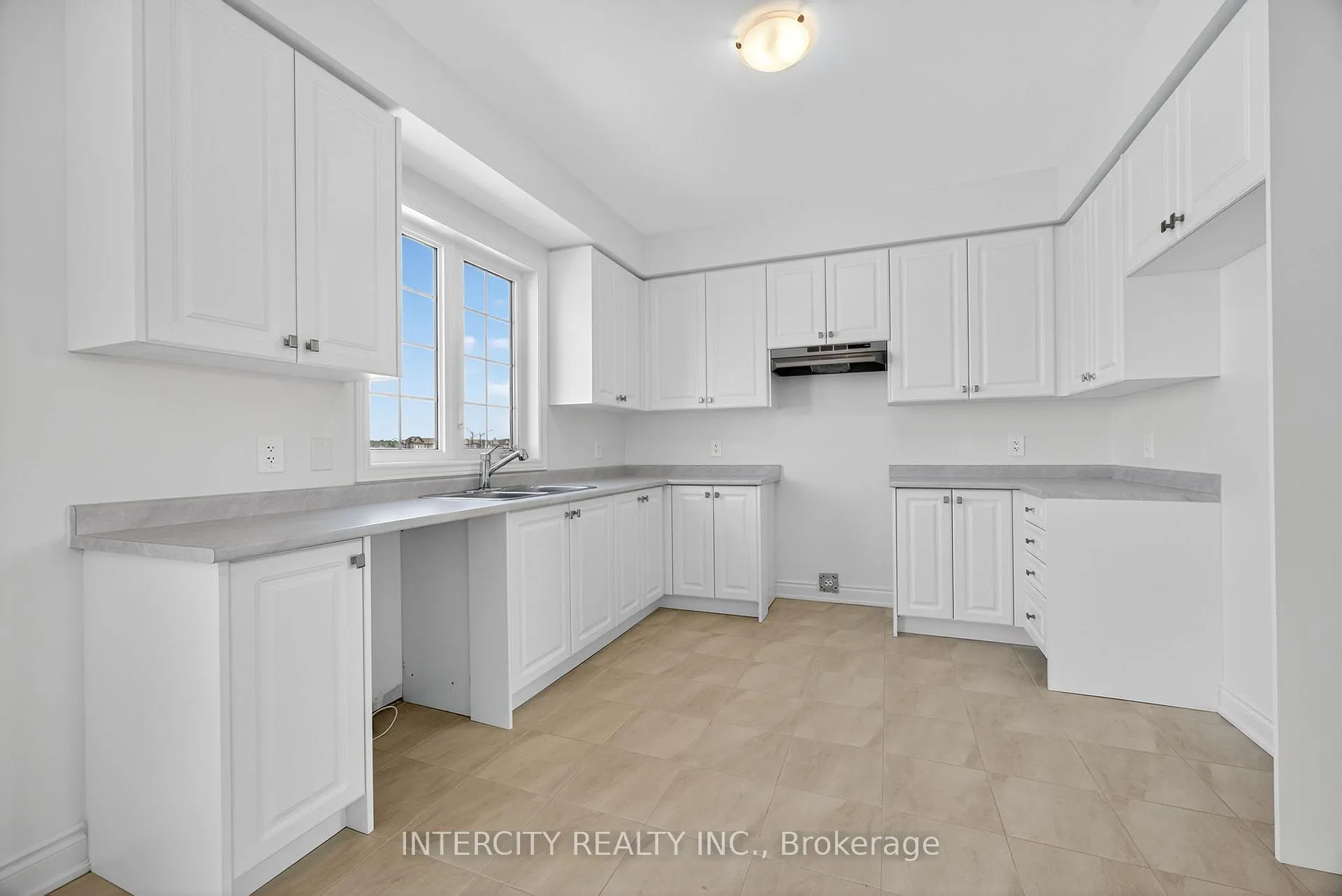 Photo 12 of 17 Avalon Drive, Wasaga Beach — HOMEH
