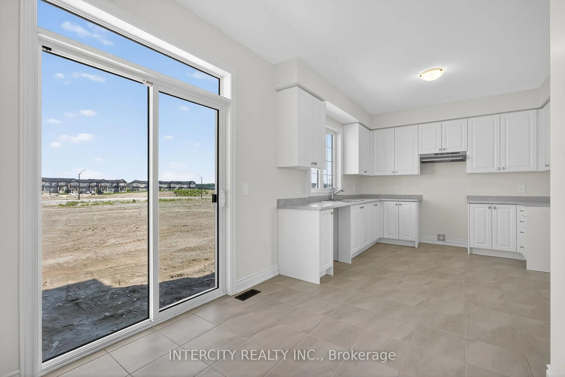 Photo 13 of 17 Avalon Drive, Wasaga Beach — HOMEH