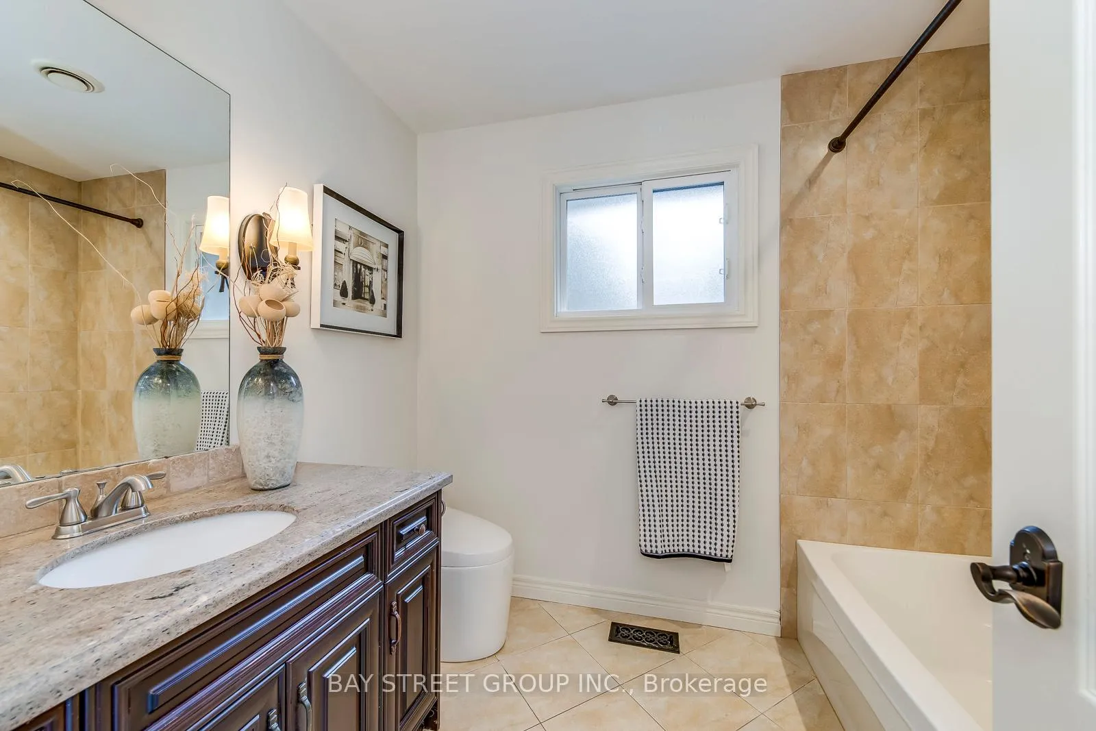 Photo 42 of 246 Beechfield Road, Oakville, Ford — HOMEH