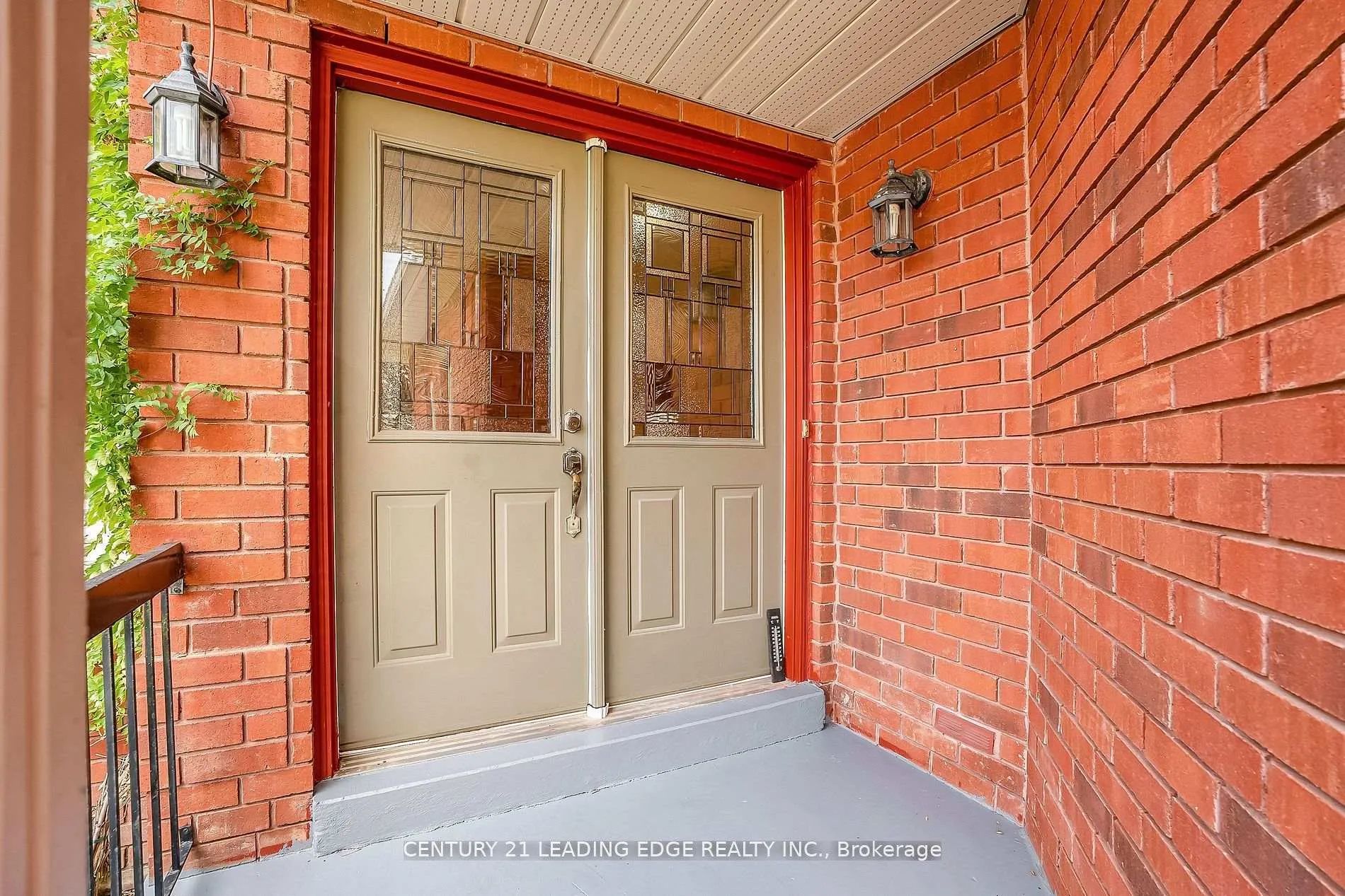 Photo 2 of 21 Brushwood Crescent, Barrie, Bayshore — HOMEH