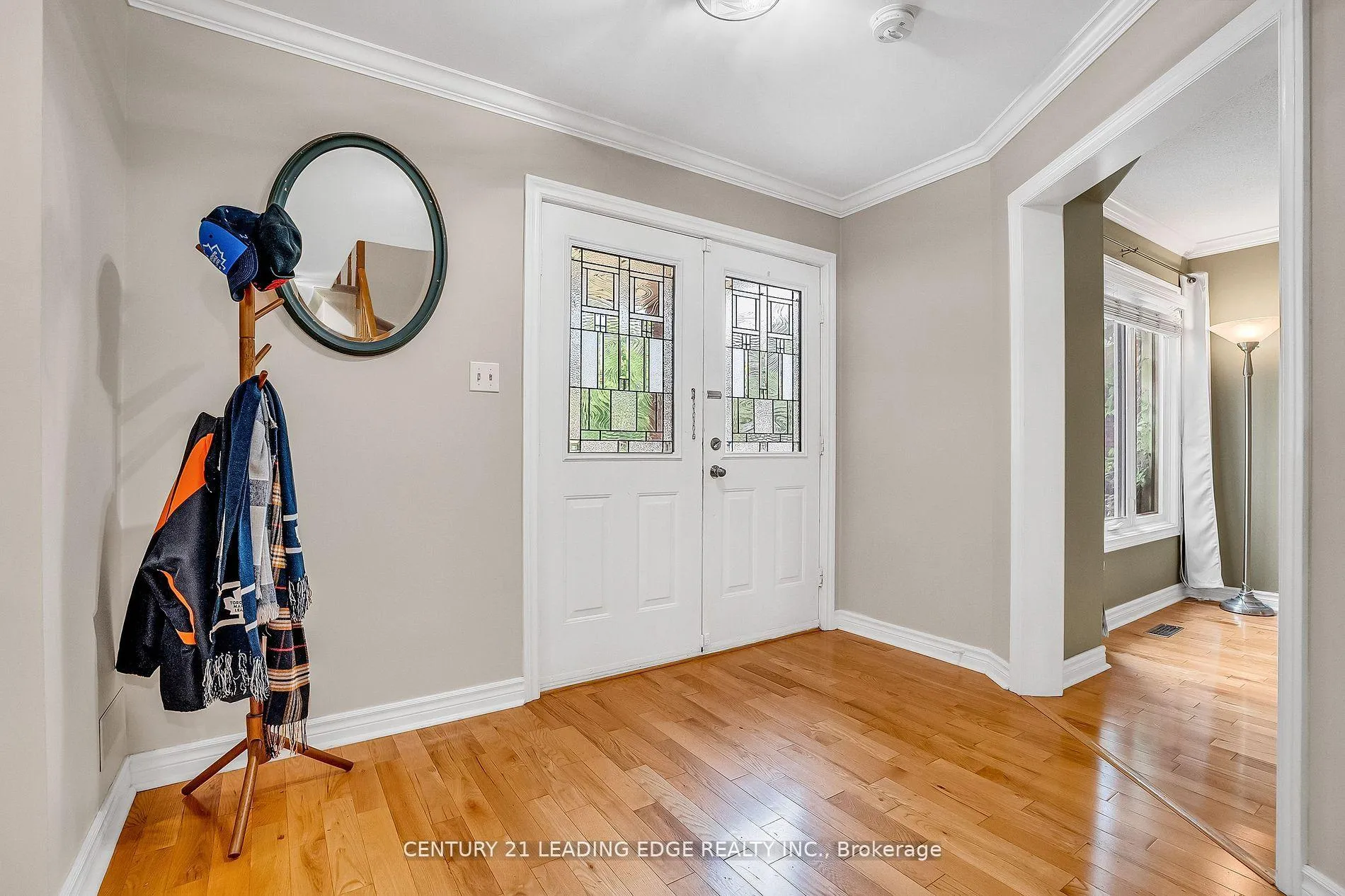 Photo 3 of 21 Brushwood Crescent, Barrie, Bayshore — HOMEH