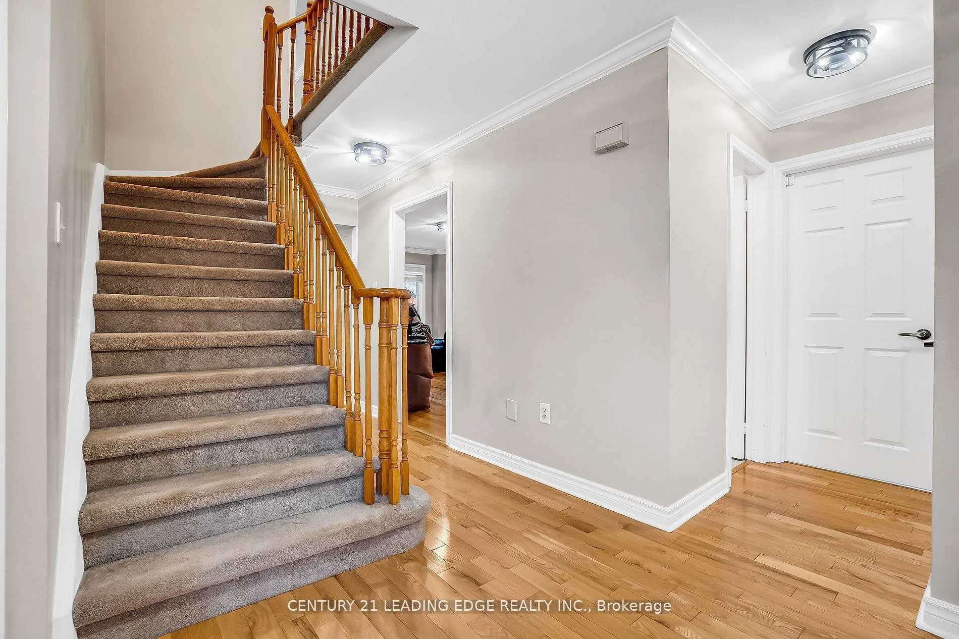 Photo 4 of 21 Brushwood Crescent, Barrie, Bayshore — HOMEH