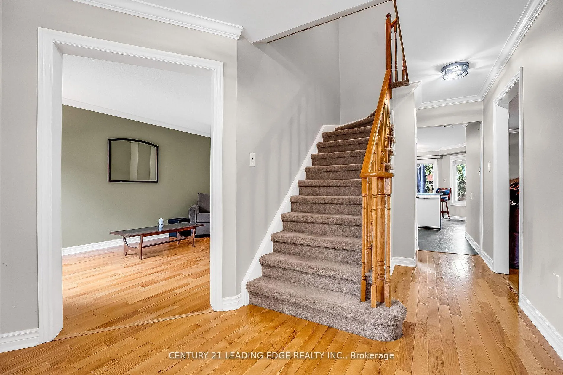 Photo 5 of 21 Brushwood Crescent, Barrie, Bayshore — HOMEH