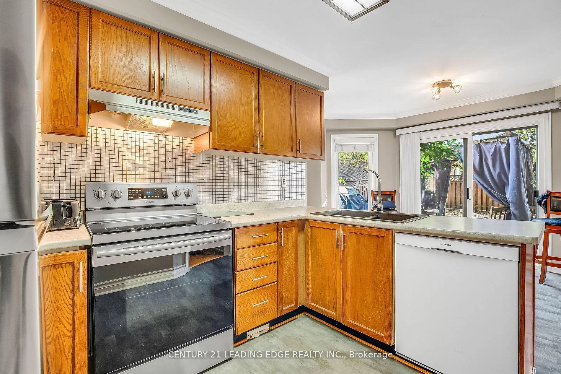 Photo 15 of 21 Brushwood Crescent, Barrie, Bayshore — HOMEH