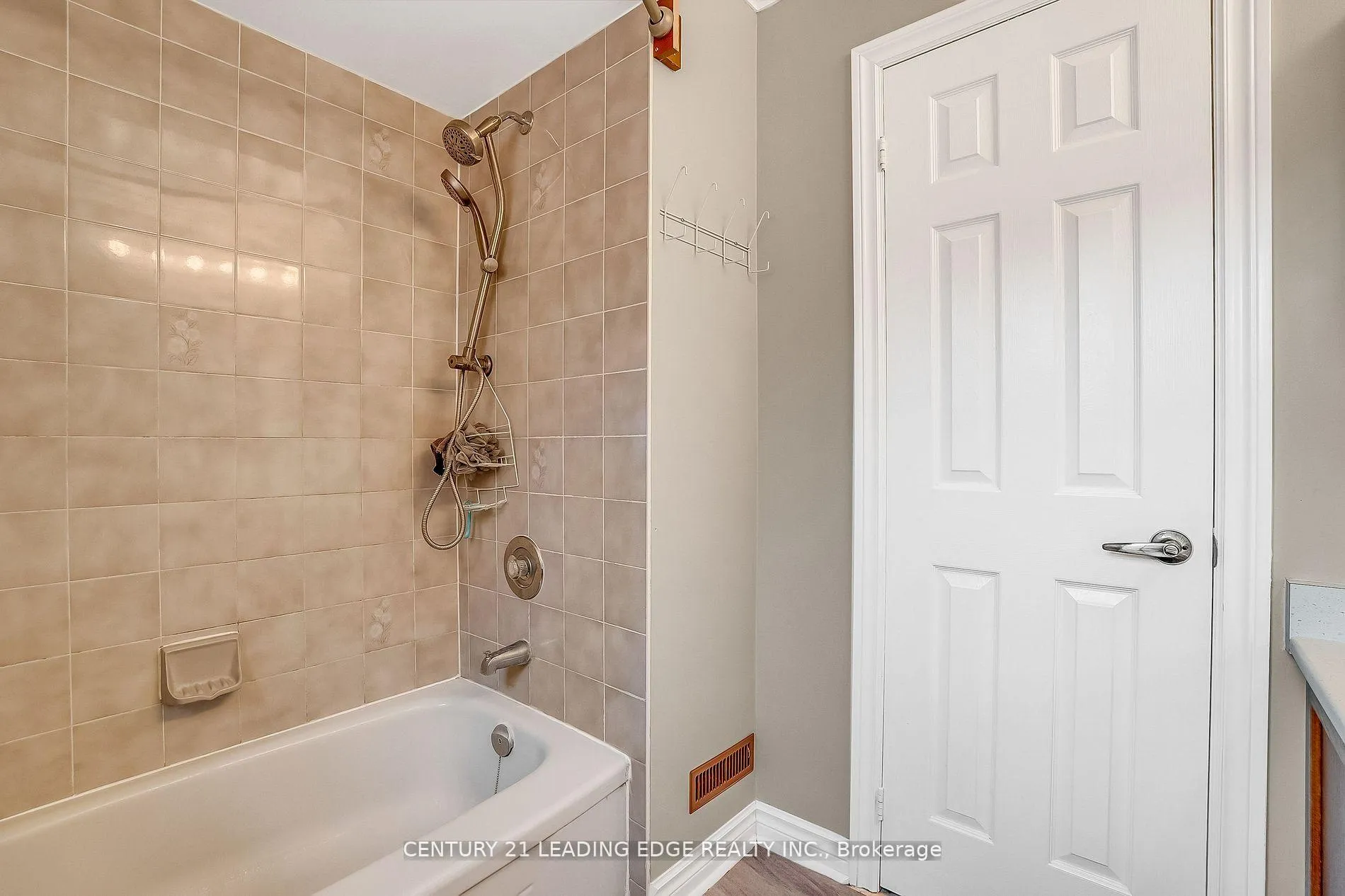 Photo 28 of 21 Brushwood Crescent, Barrie, Bayshore — HOMEH