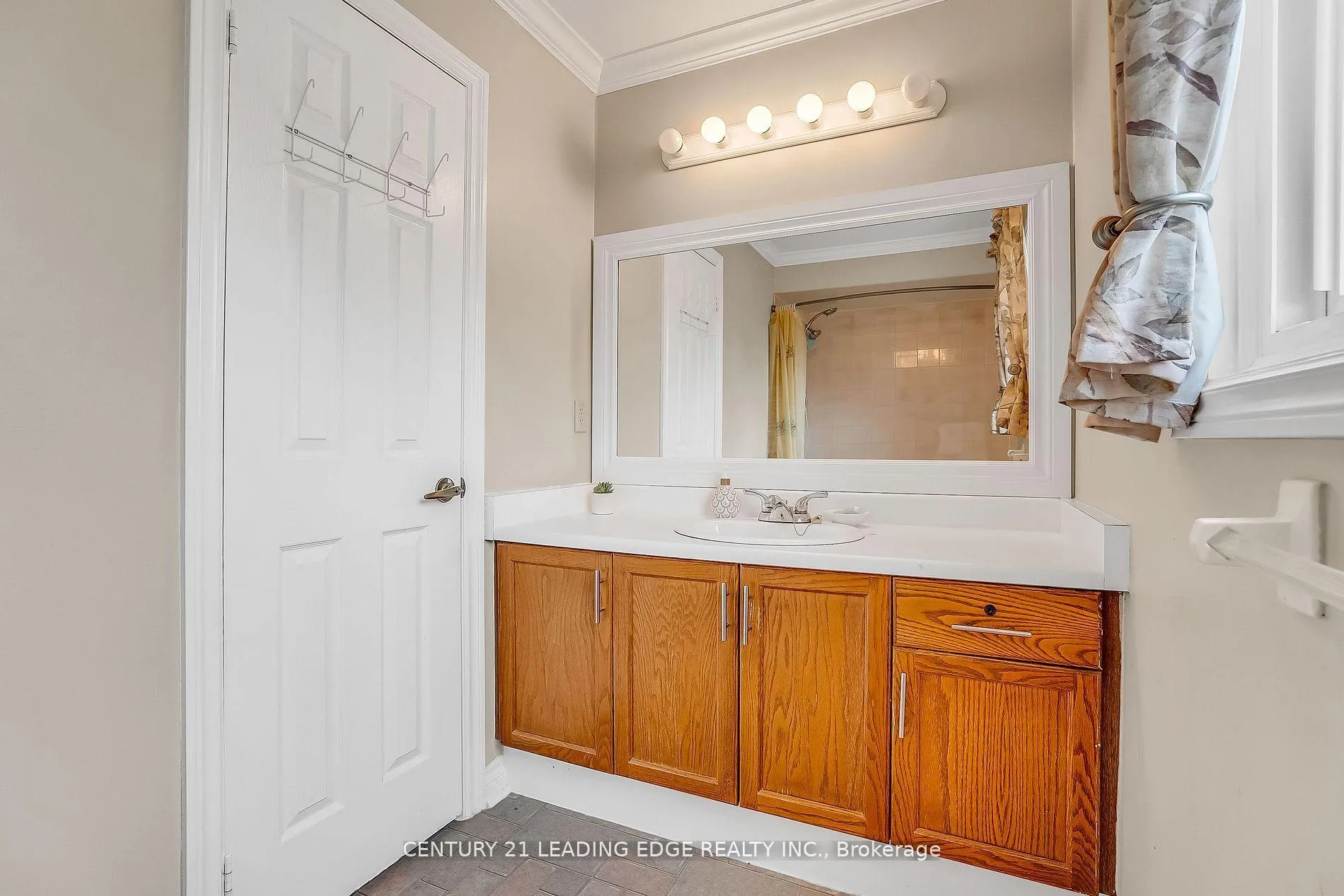 Photo 31 of 21 Brushwood Crescent, Barrie, Bayshore — HOMEH