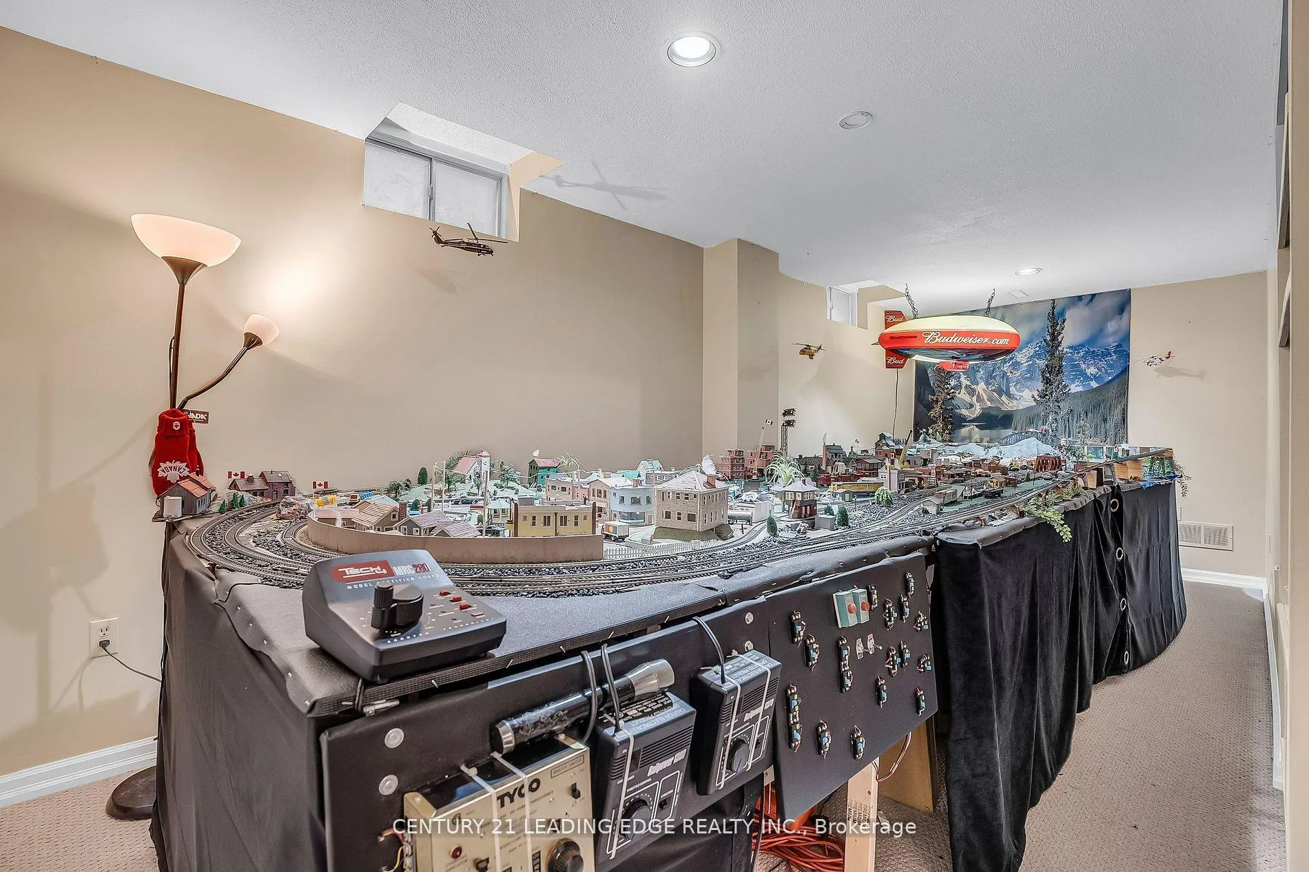 Photo 37 of 21 Brushwood Crescent, Barrie, Bayshore — HOMEH