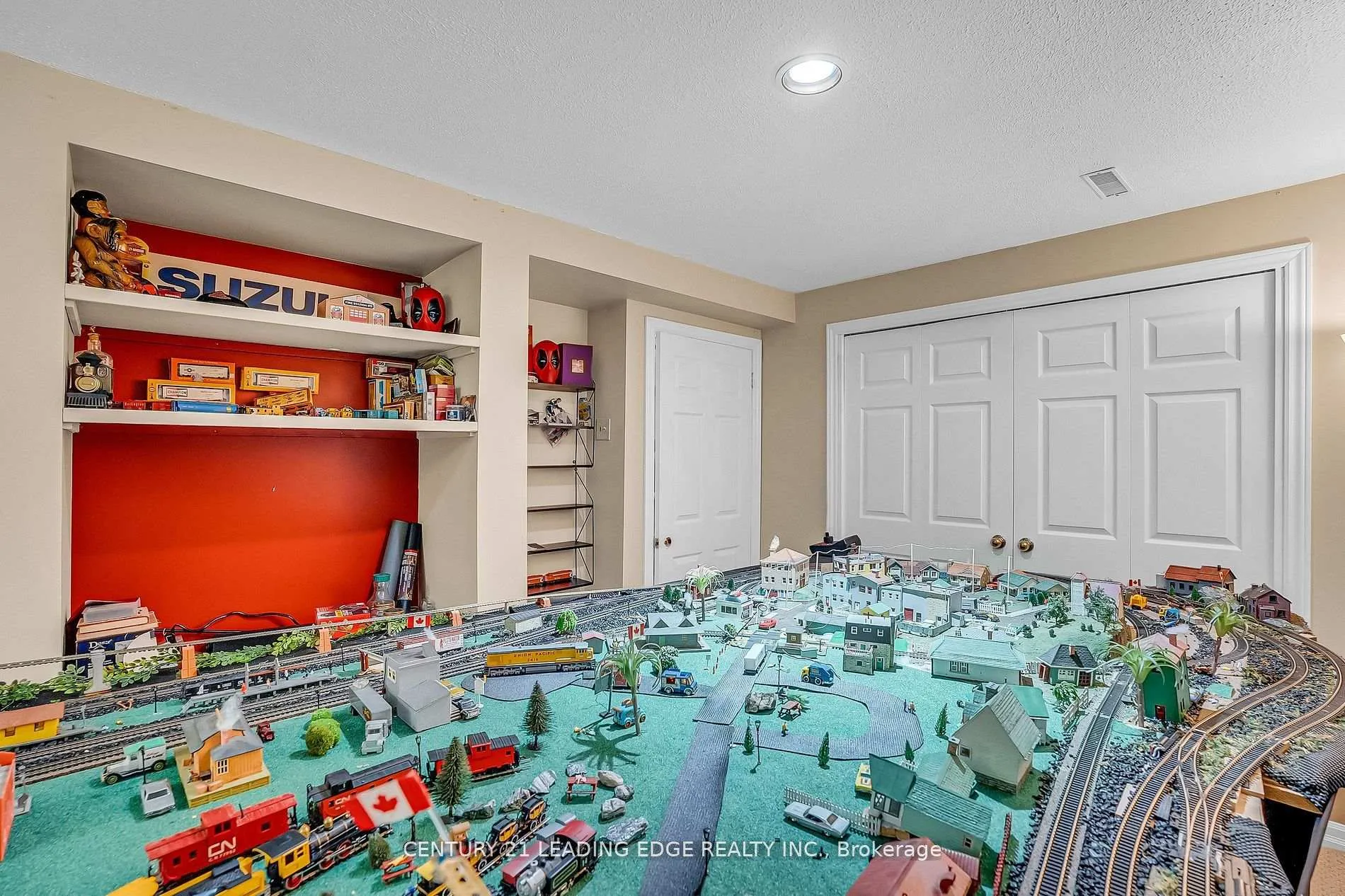 Photo 38 of 21 Brushwood Crescent, Barrie, Bayshore — HOMEH