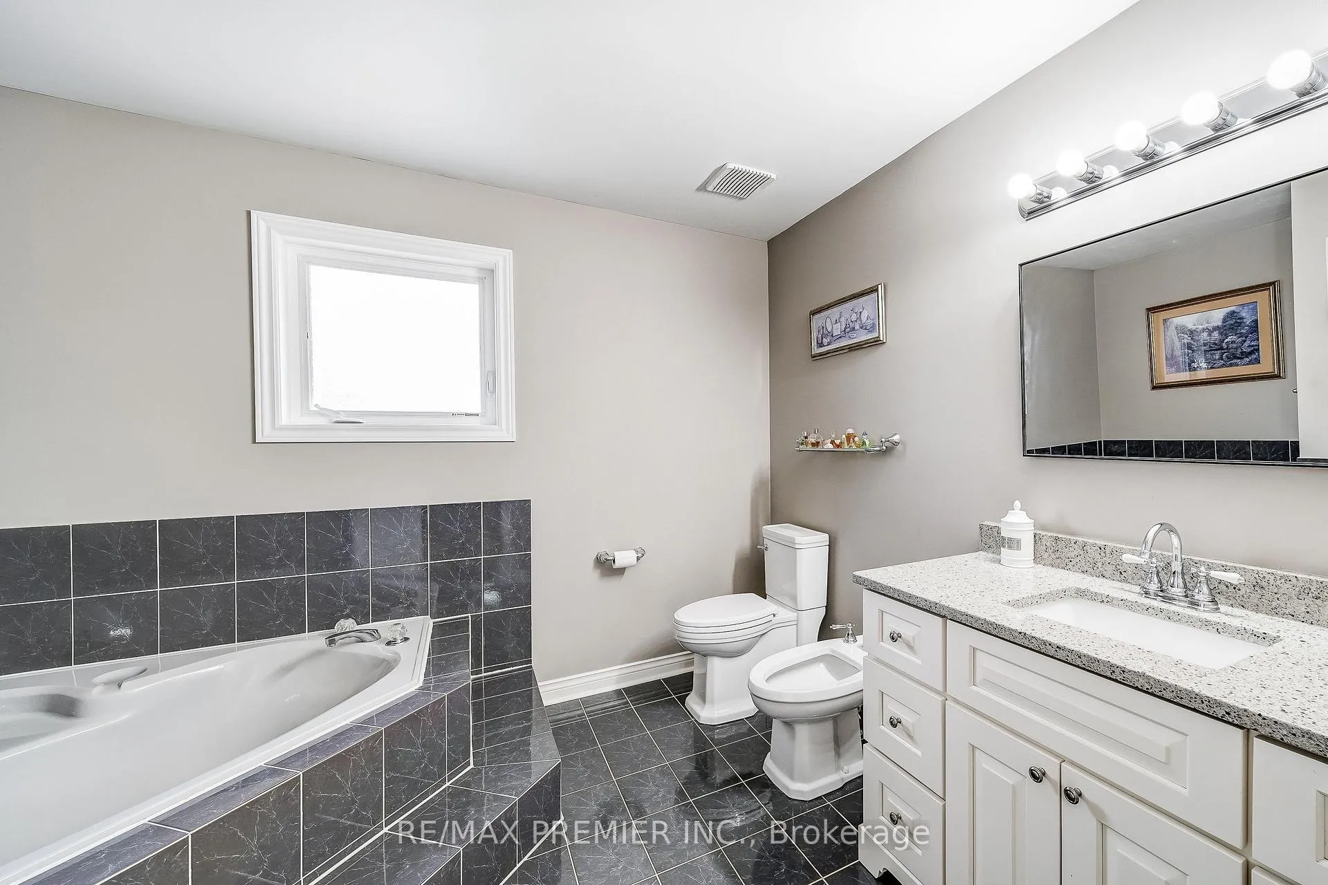 Photo 24 of 21 Berrydown Drive, Caledon, Bolton East — HOMEH
