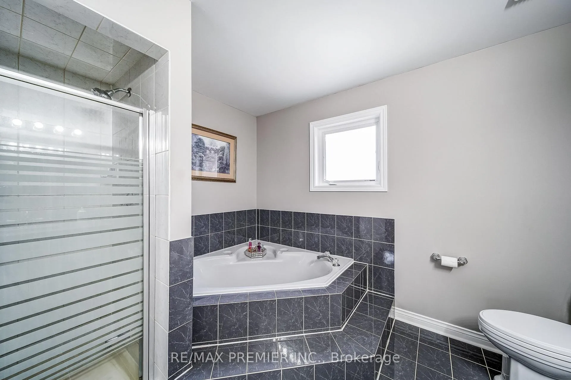 Photo 25 of 21 Berrydown Drive, Caledon, Bolton East — HOMEH