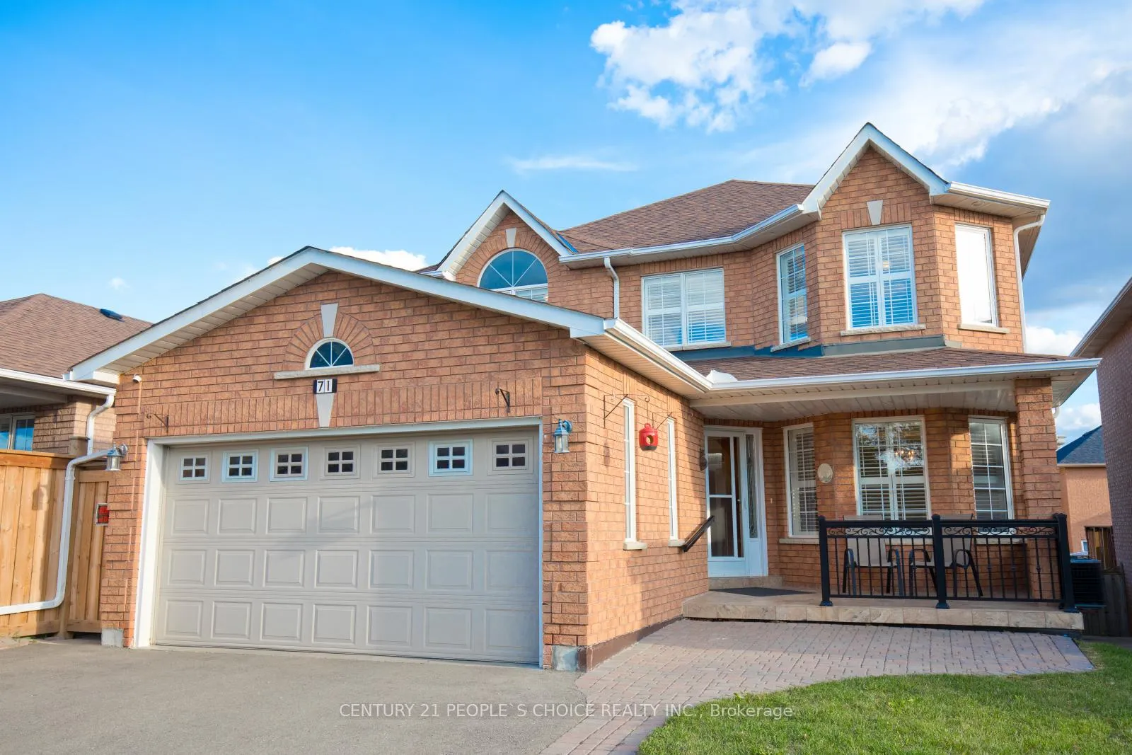 Photo 2 of 71 Rosanna Crescent, Vaughan, Maple — HOMEH