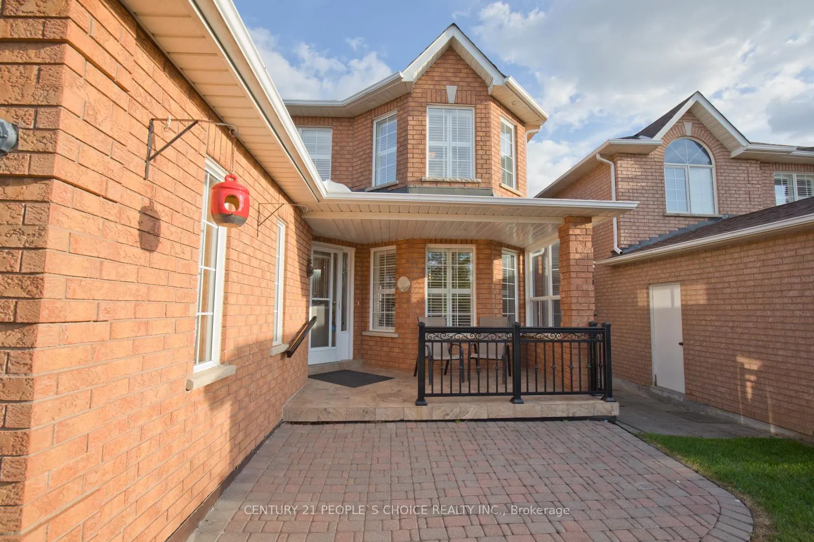 Photo 3 of 71 Rosanna Crescent, Vaughan, Maple — HOMEH