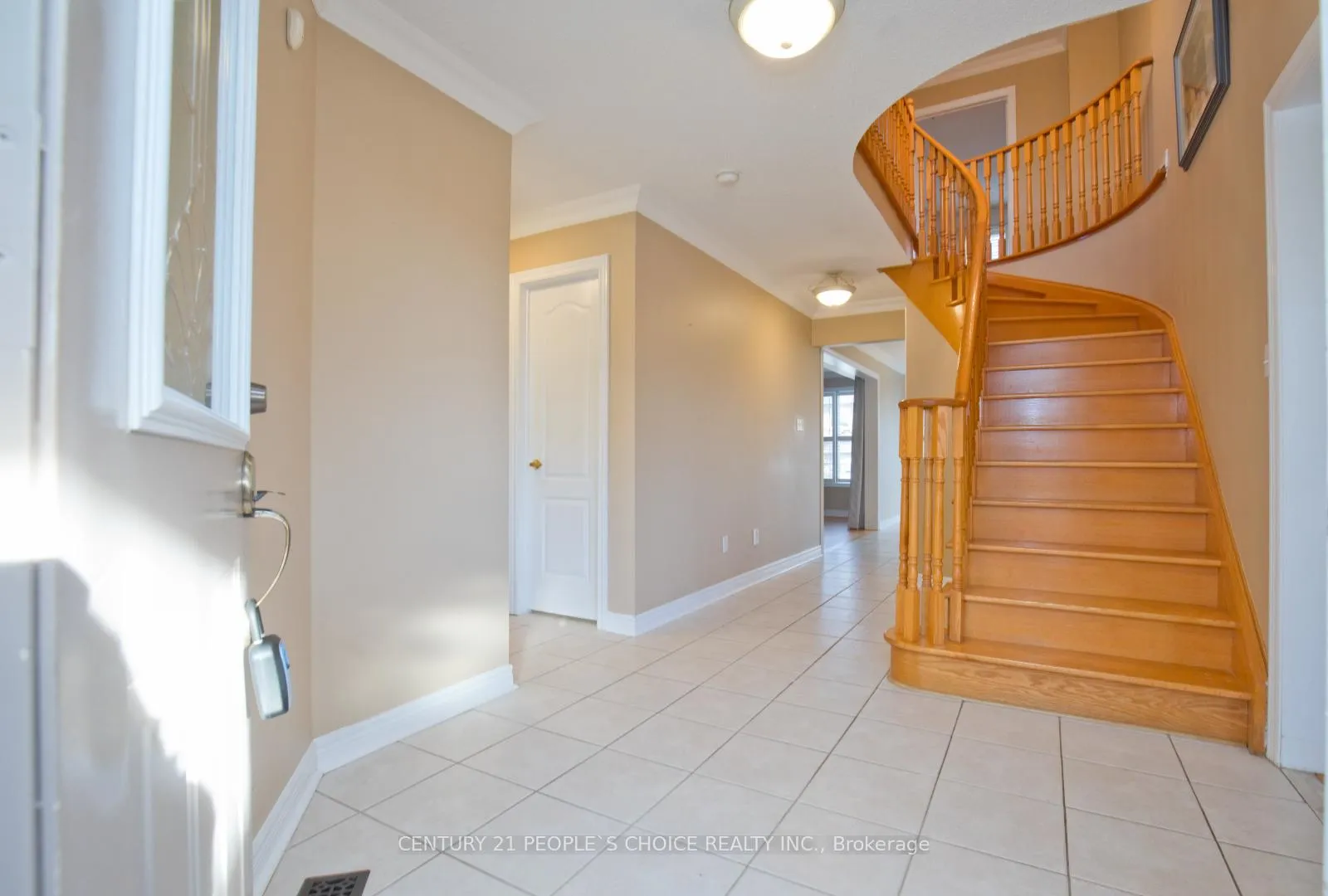 Photo 4 of 71 Rosanna Crescent, Vaughan, Maple — HOMEH