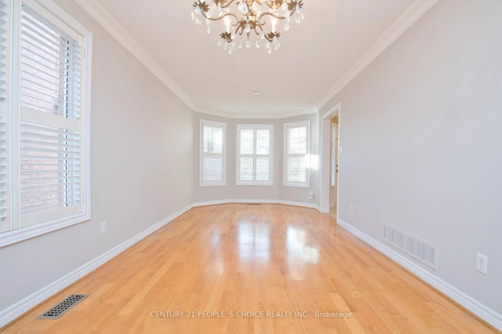 Photo 6 of 71 Rosanna Crescent, Vaughan, Maple — HOMEH