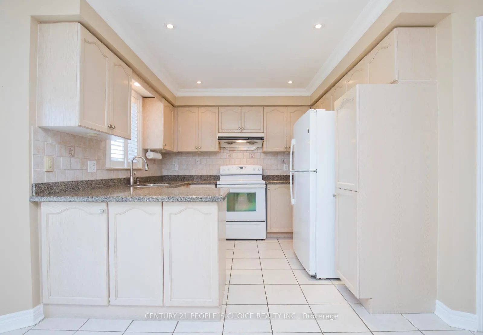 Photo 9 of 71 Rosanna Crescent, Vaughan, Maple — HOMEH