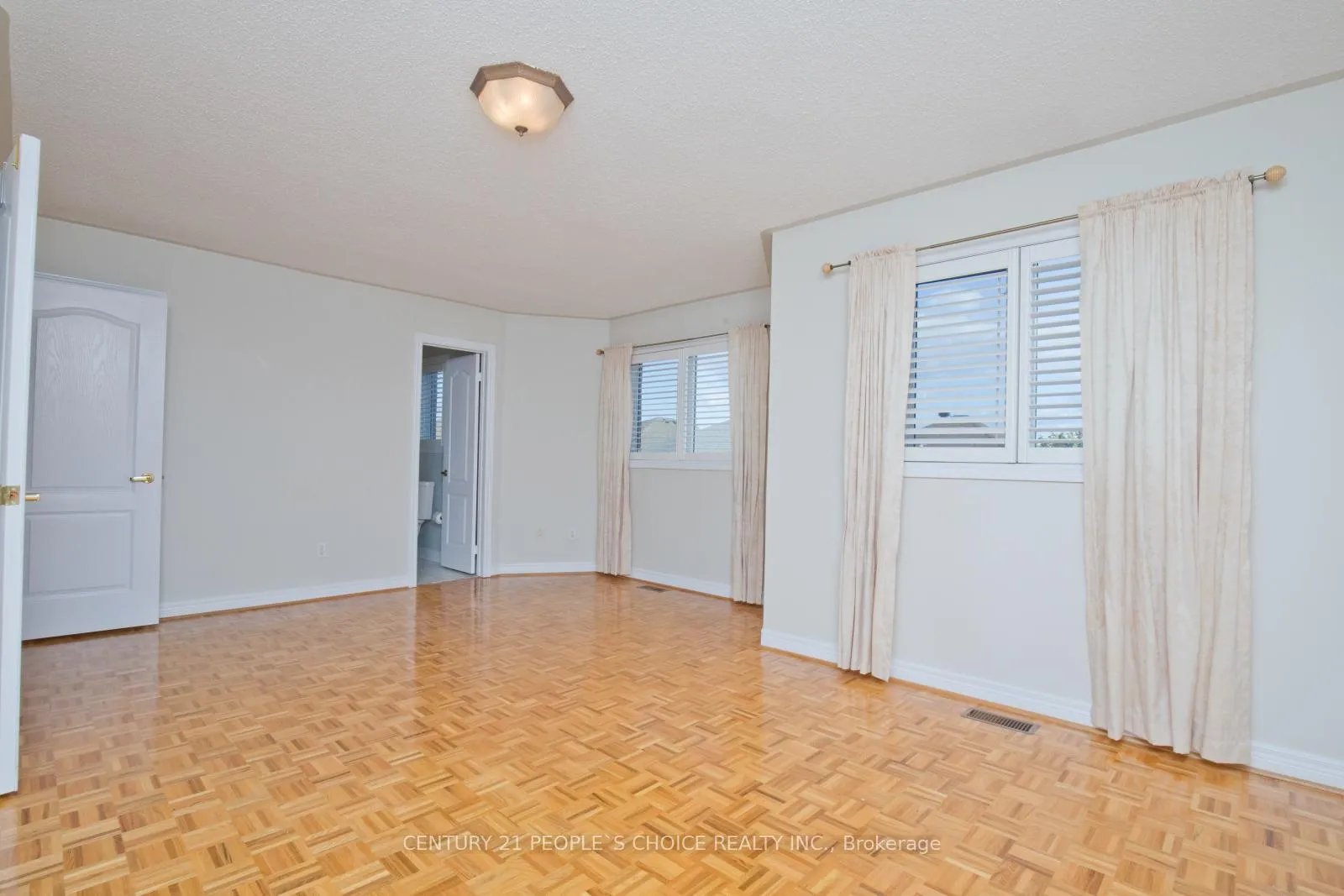 Photo 18 of 71 Rosanna Crescent, Vaughan, Maple — HOMEH