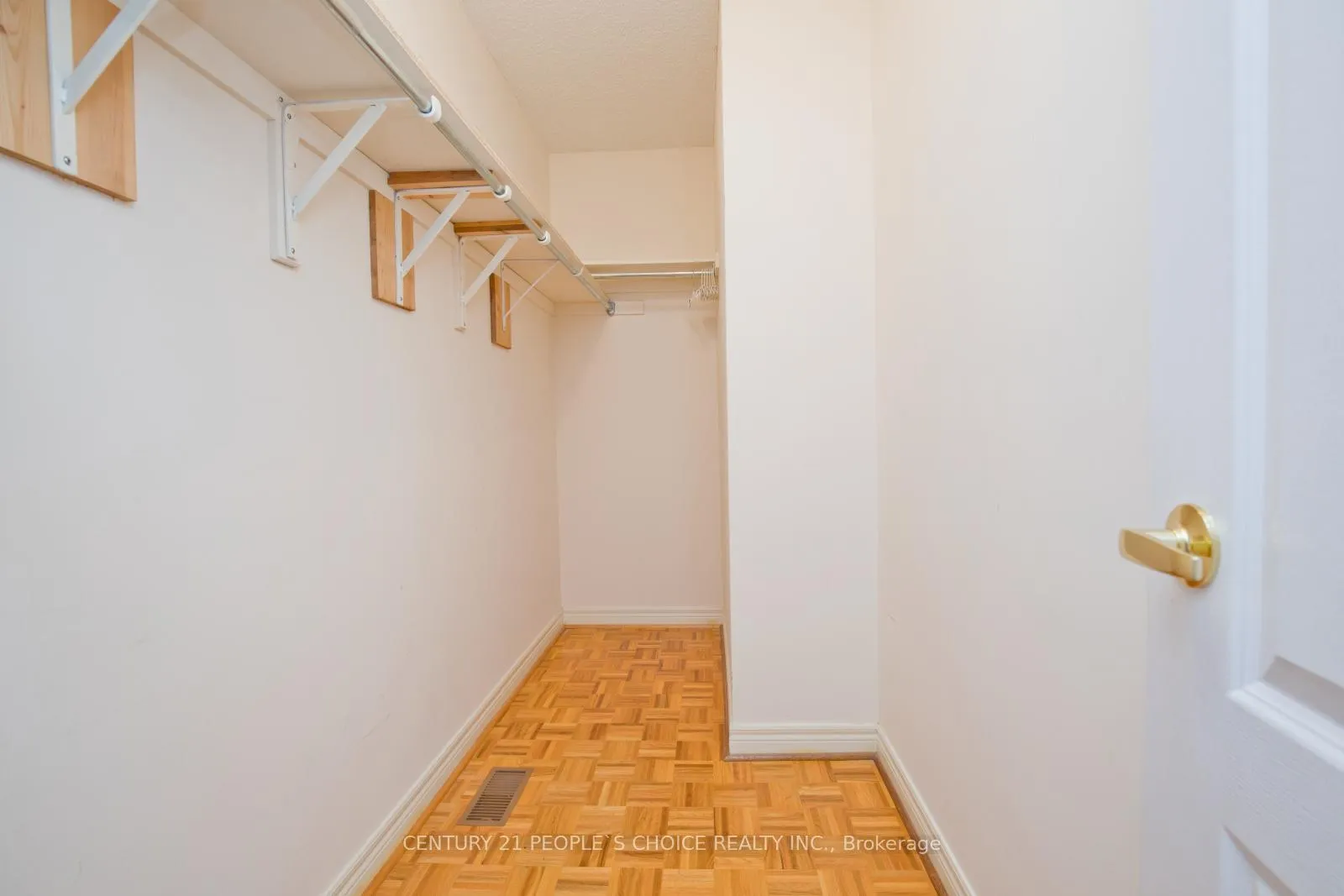 Photo 20 of 71 Rosanna Crescent, Vaughan, Maple — HOMEH