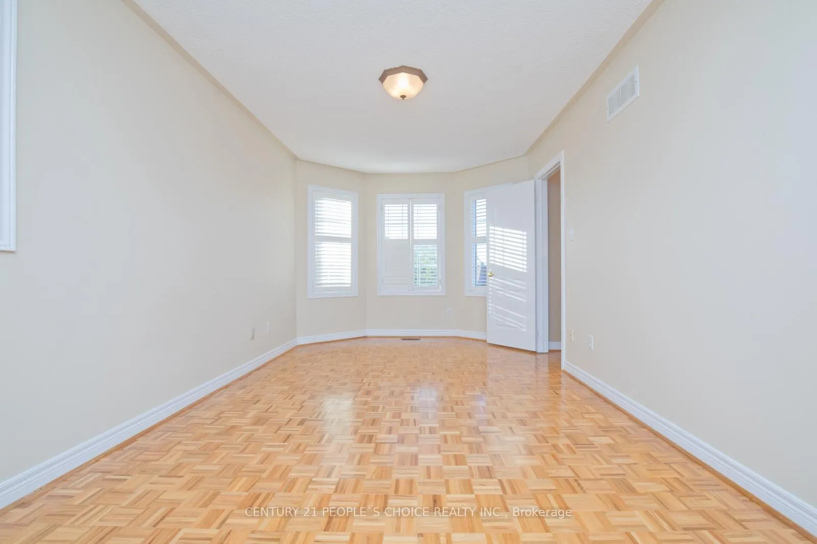 Photo 23 of 71 Rosanna Crescent, Vaughan, Maple — HOMEH