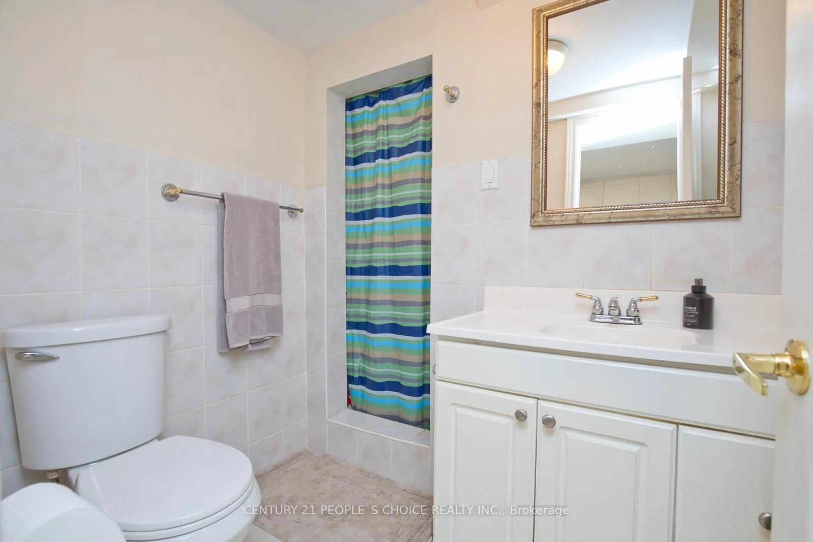 Photo 32 of 71 Rosanna Crescent, Vaughan, Maple — HOMEH