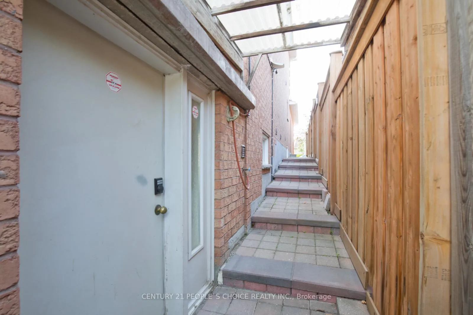 Photo 36 of 71 Rosanna Crescent, Vaughan, Maple — HOMEH