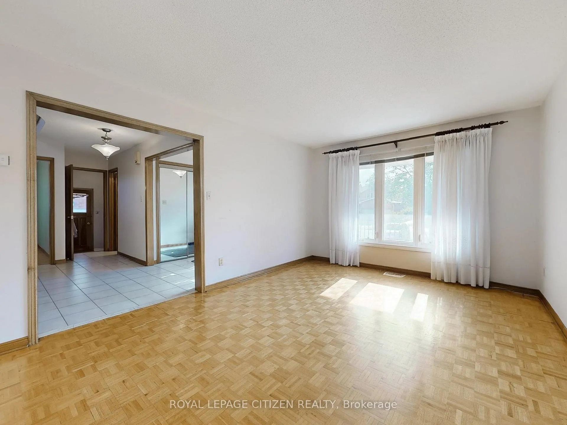 Photo 9 of 63 Dante Ct, Vaughan, East Woodbridge — HOMEH