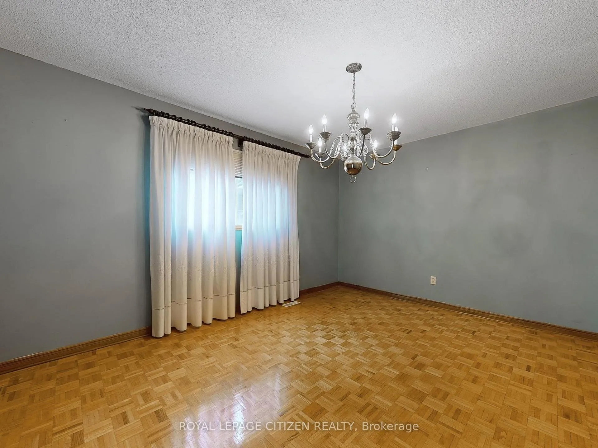 Photo 10 of 63 Dante Ct, Vaughan, East Woodbridge — HOMEH