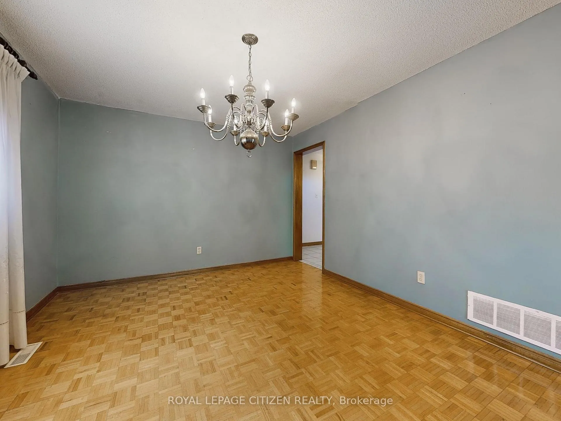 Photo 11 of 63 Dante Ct, Vaughan, East Woodbridge — HOMEH