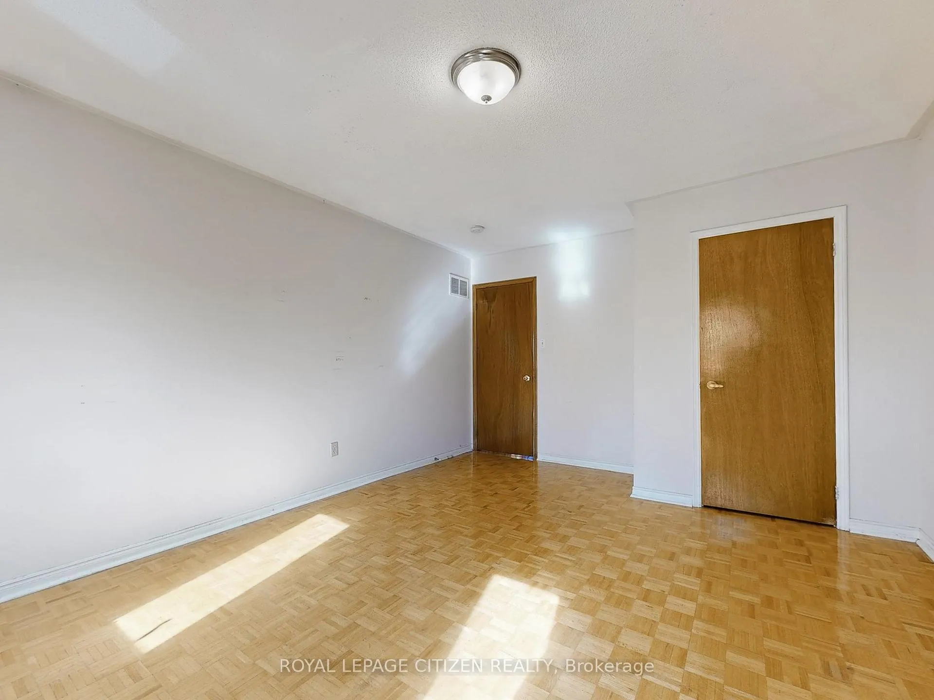 Photo 27 of 63 Dante Ct, Vaughan, East Woodbridge — HOMEH