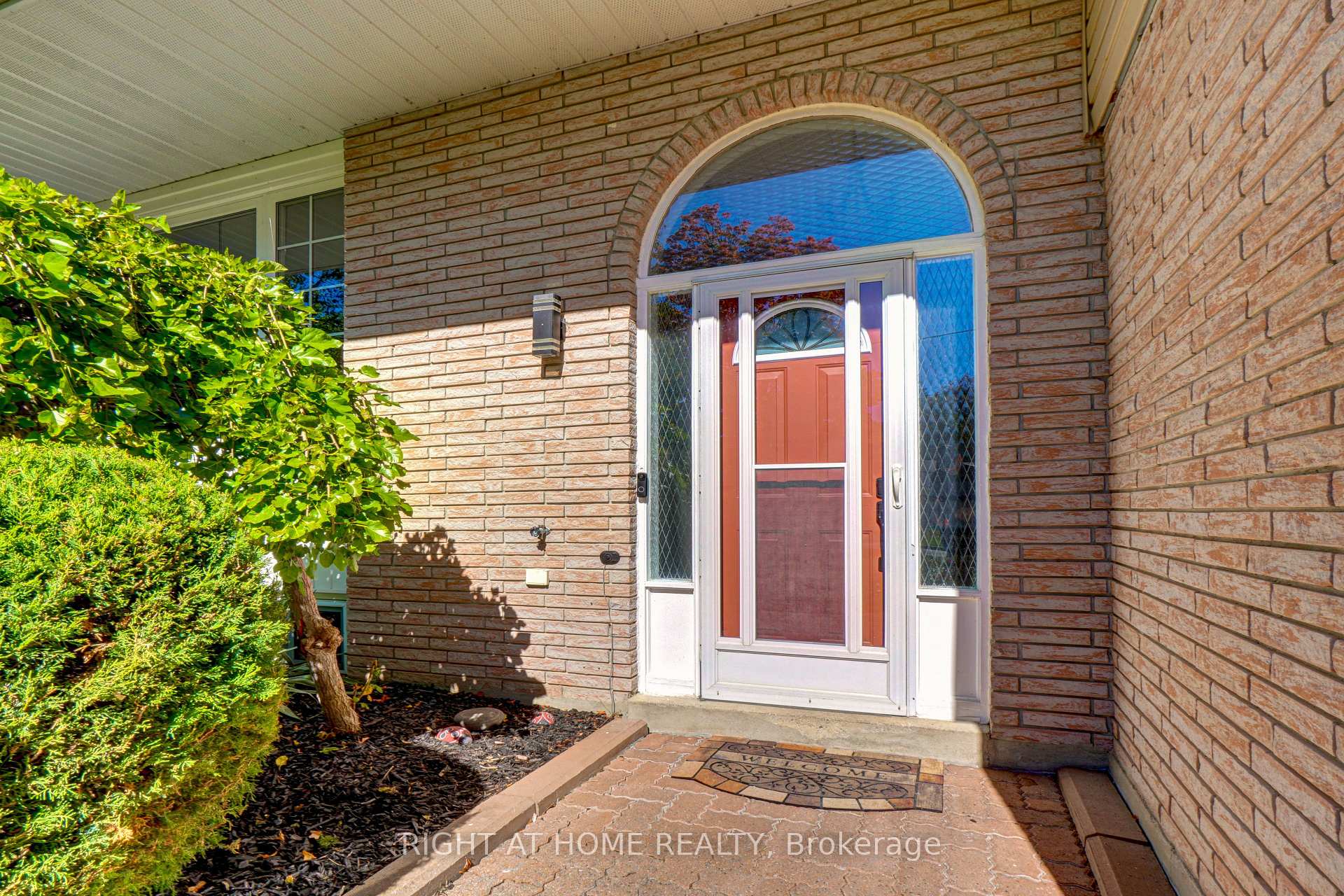 Photo 2 of 18 Northwood Road, Georgina, Sutton & Jackson's Point — HOMEH