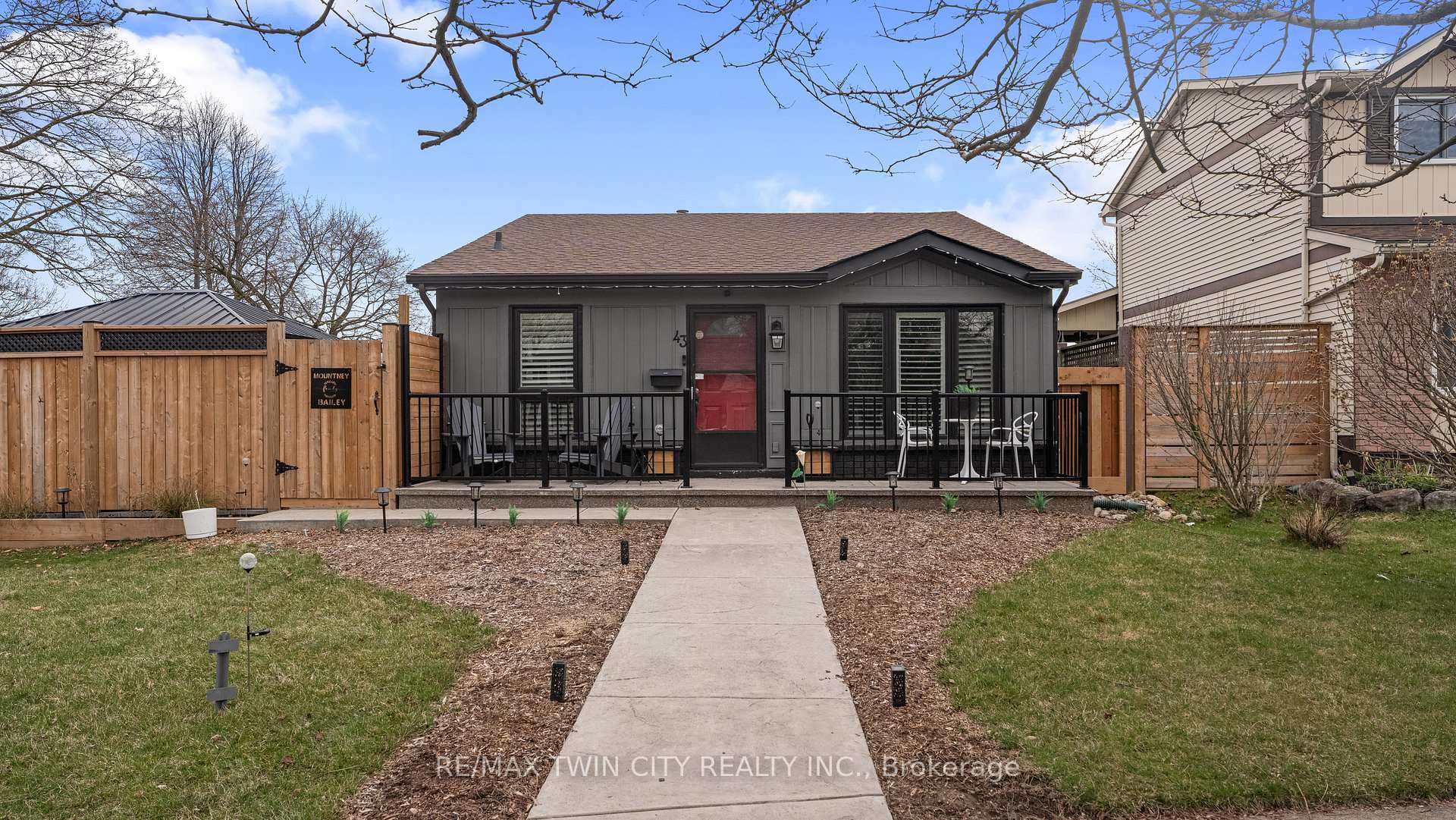 Photo 1 of 43 Viscount Road, Brant, Brantford Twp — HOMEH