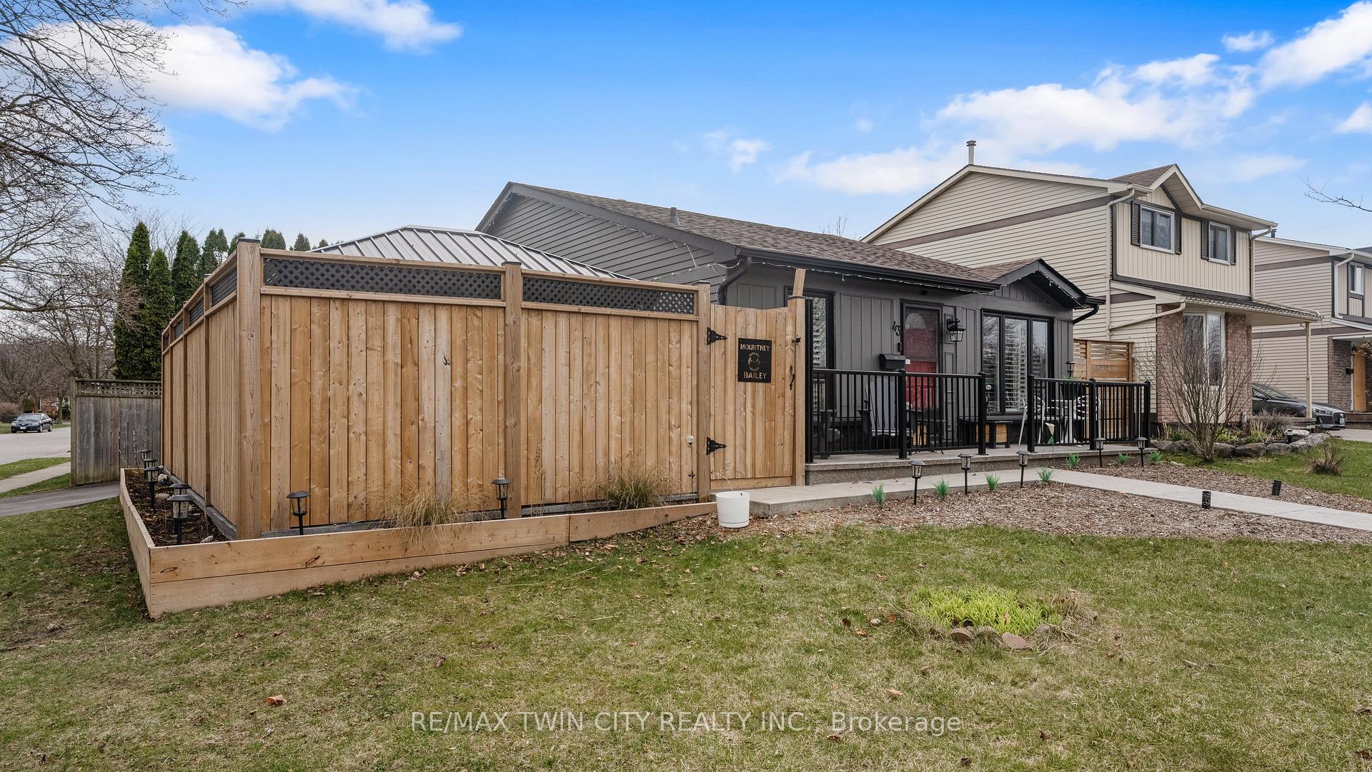 Photo 4 of 43 Viscount Road, Brant, Brantford Twp — HOMEH