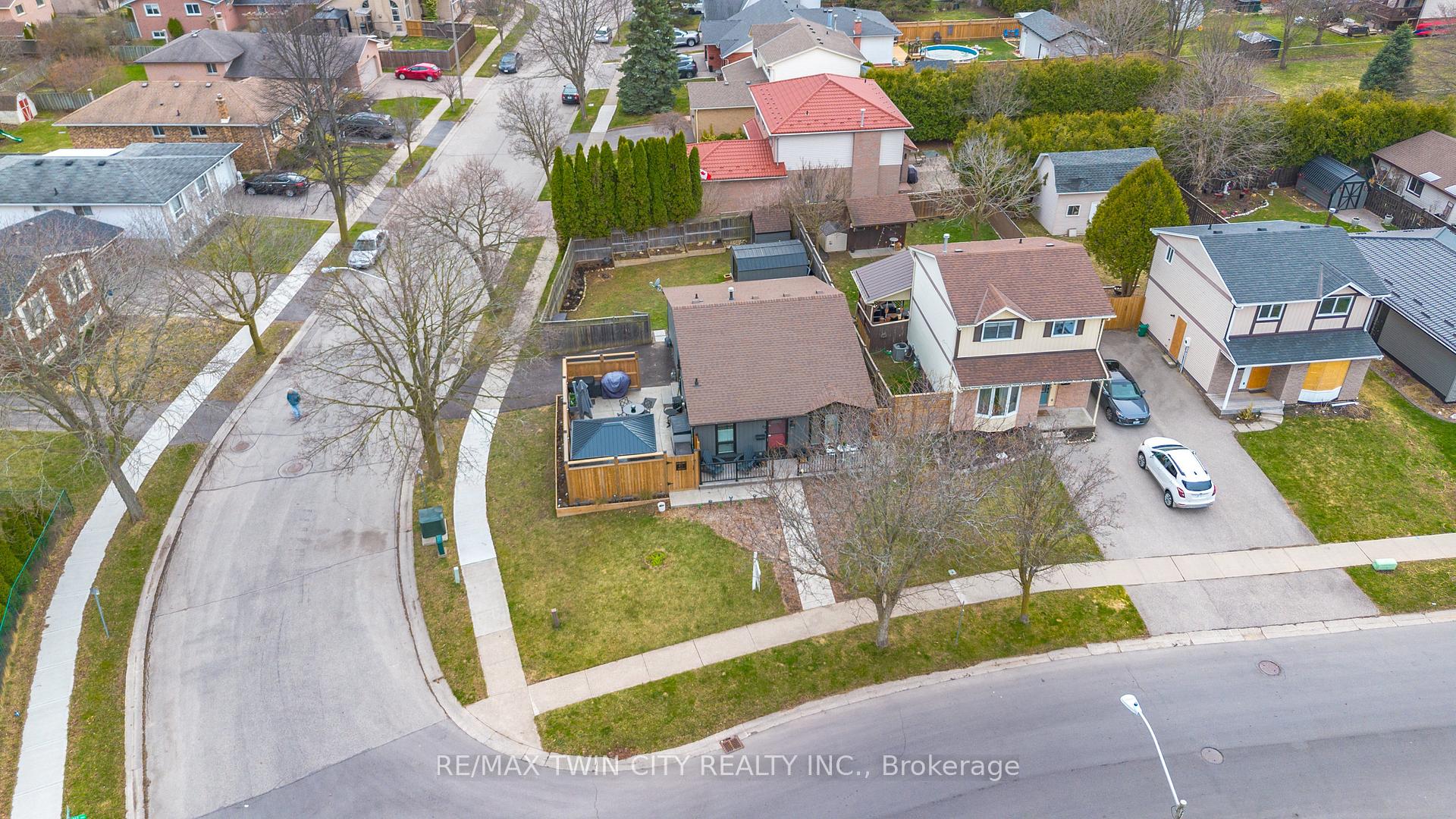 Photo 8 of 43 Viscount Road, Brant, Brantford Twp — HOMEH