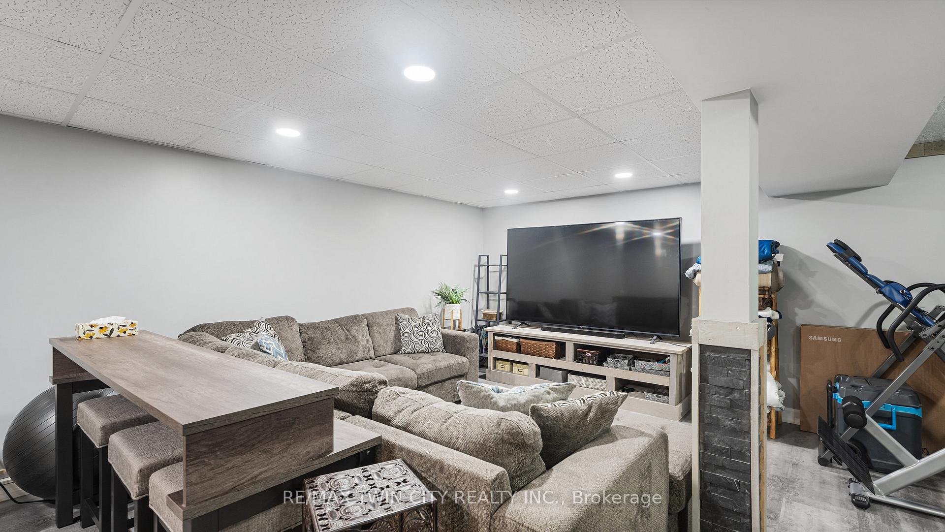 Photo 23 of 43 Viscount Road, Brant, Brantford Twp — HOMEH
