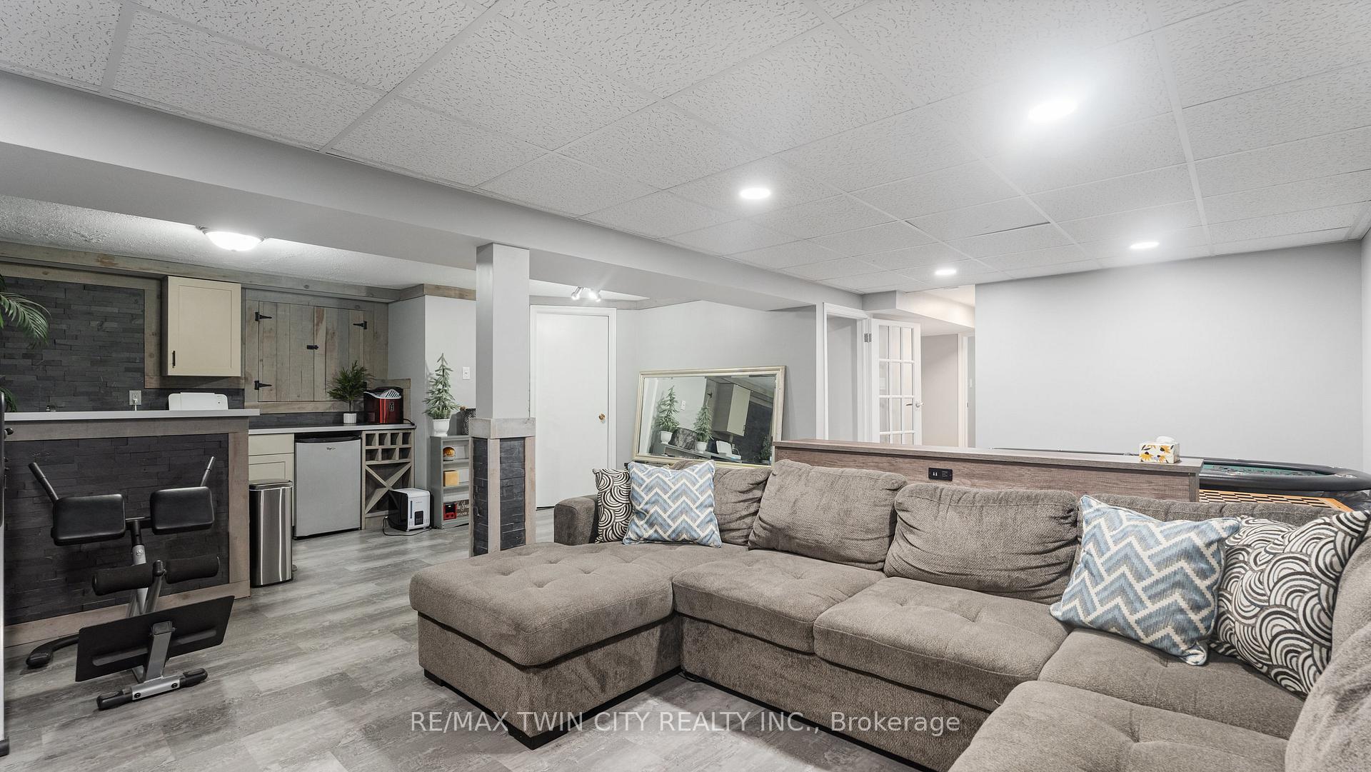 Photo 25 of 43 Viscount Road, Brant, Brantford Twp — HOMEH