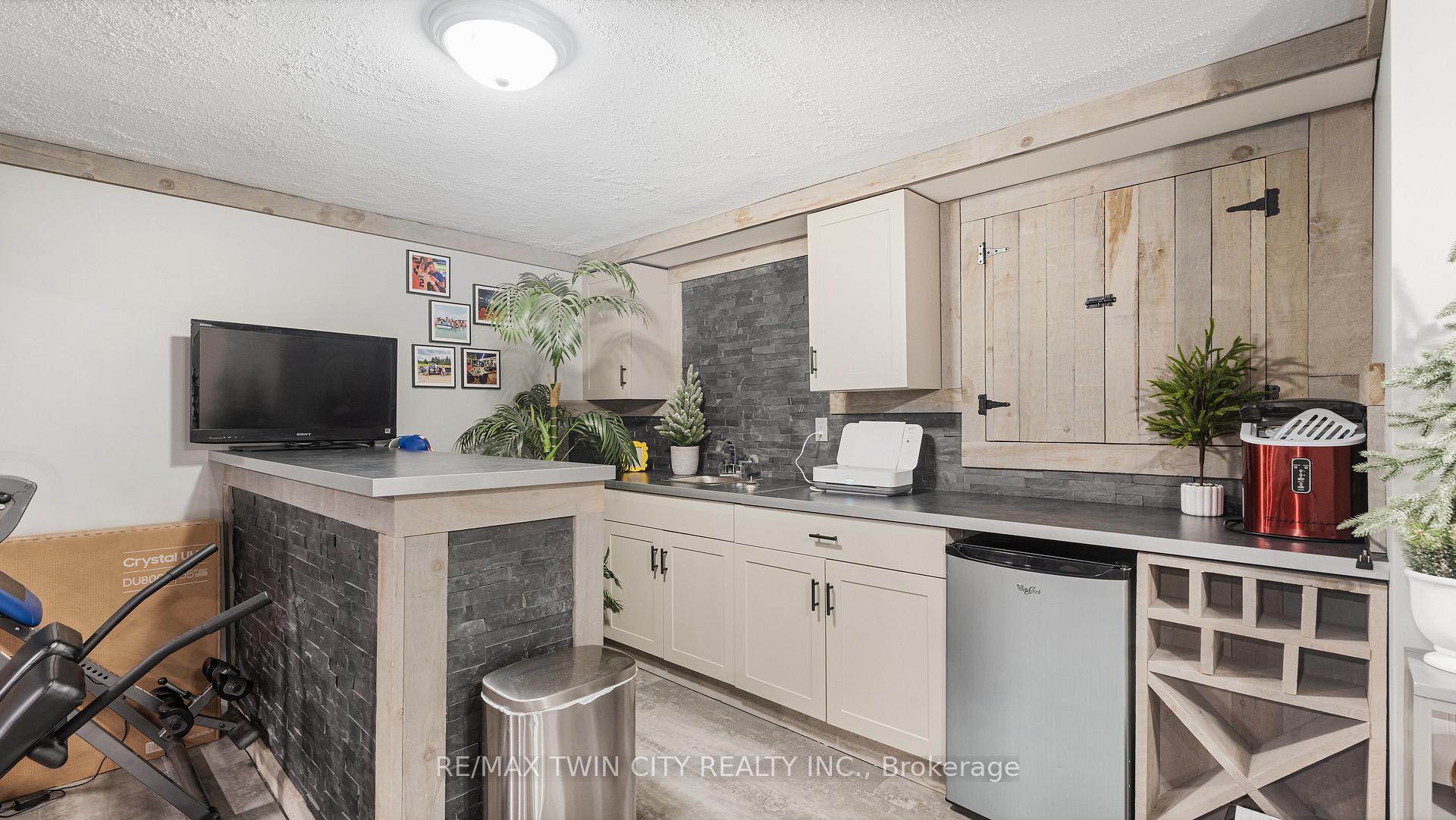 Photo 27 of 43 Viscount Road, Brant, Brantford Twp — HOMEH
