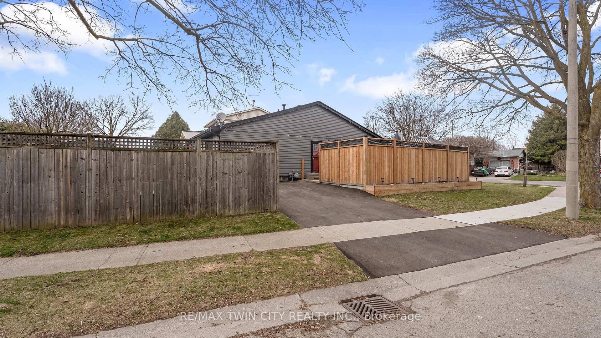 Photo 37 of 43 Viscount Road, Brant, Brantford Twp — HOMEH