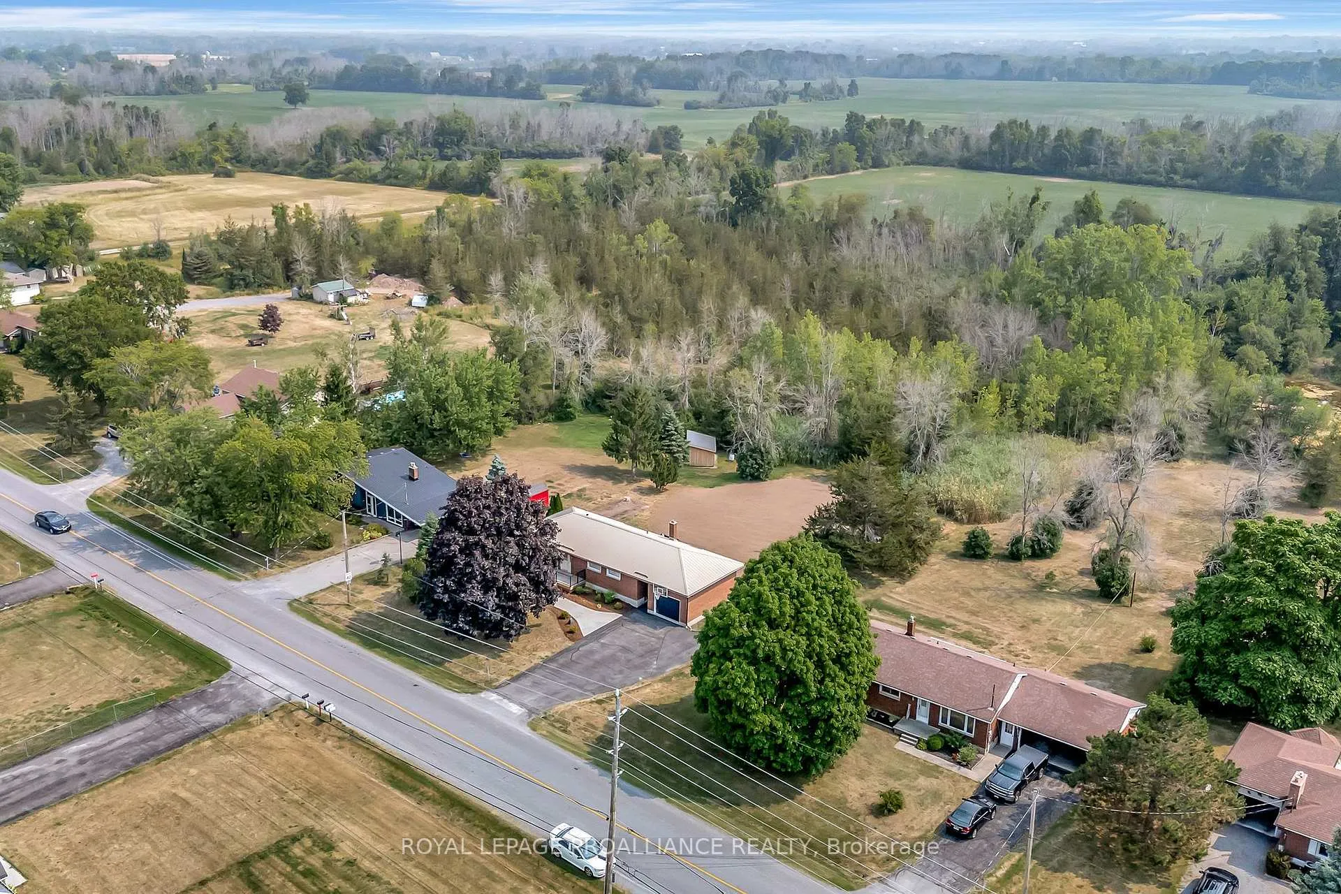 Photo 2 of 206 Elmwood Drive, Belleville, Thurlow Ward — HOMEH