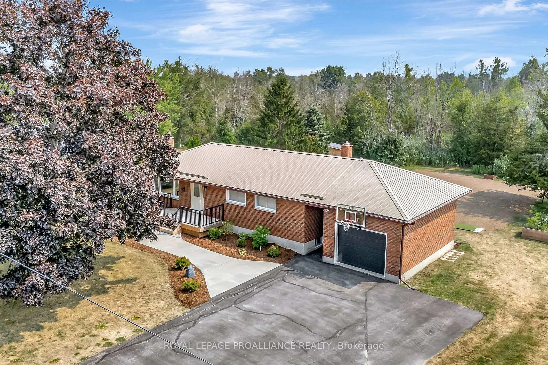 Photo 3 of 206 Elmwood Drive, Belleville, Thurlow Ward — HOMEH