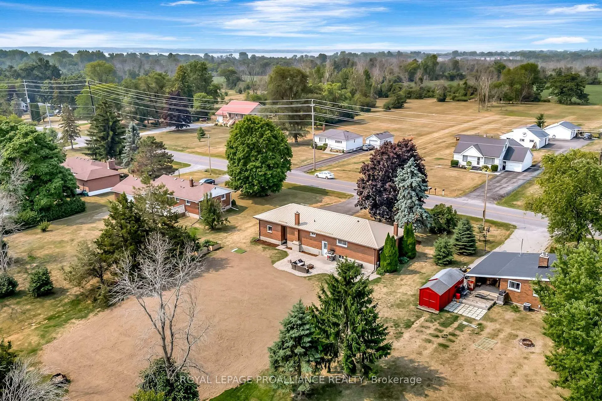 Photo 4 of 206 Elmwood Drive, Belleville, Thurlow Ward — HOMEH