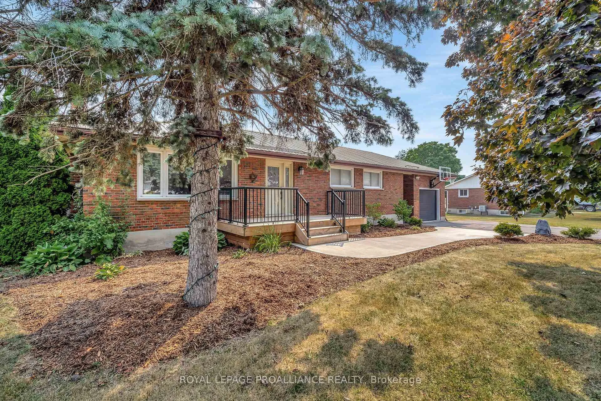 Photo 7 of 206 Elmwood Drive, Belleville, Thurlow Ward — HOMEH