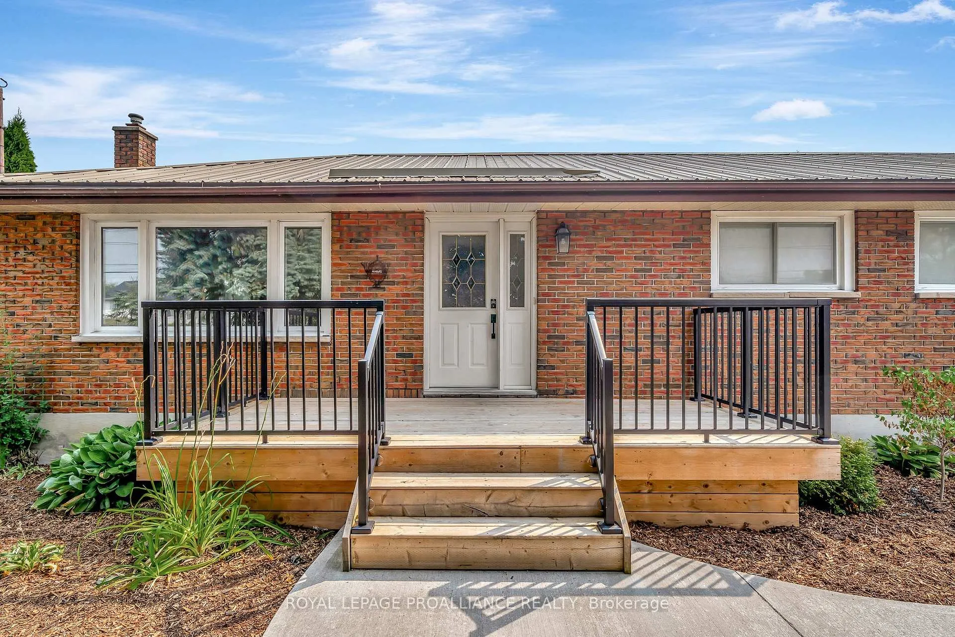 Photo 10 of 206 Elmwood Drive, Belleville, Thurlow Ward — HOMEH