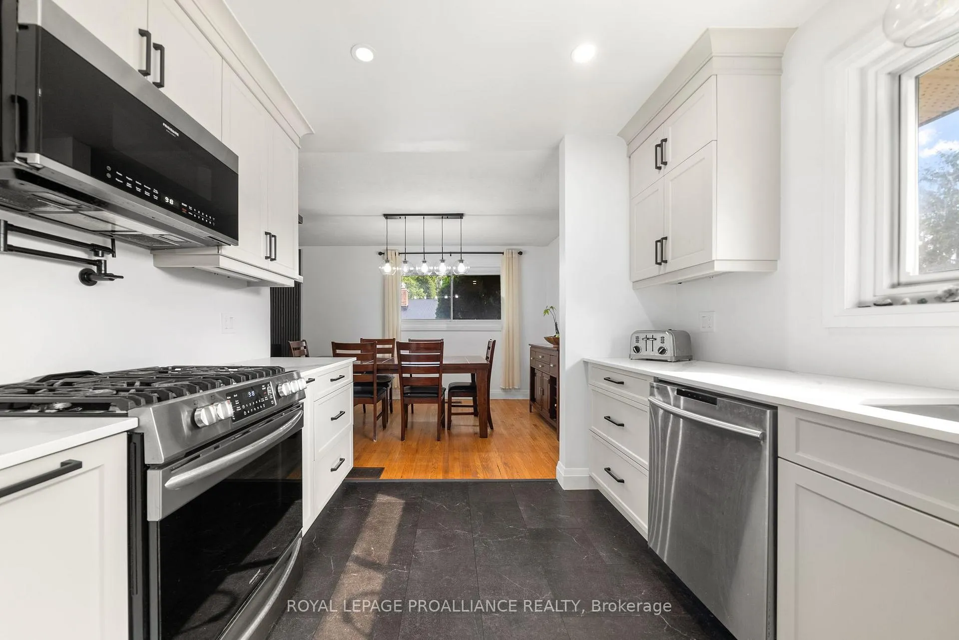 Photo 14 of 206 Elmwood Drive, Belleville, Thurlow Ward — HOMEH