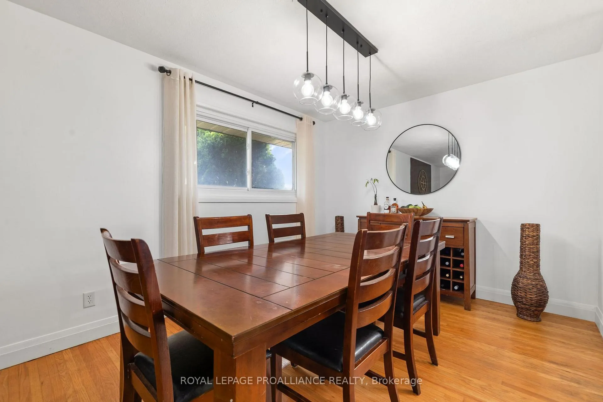 Photo 16 of 206 Elmwood Drive, Belleville, Thurlow Ward — HOMEH