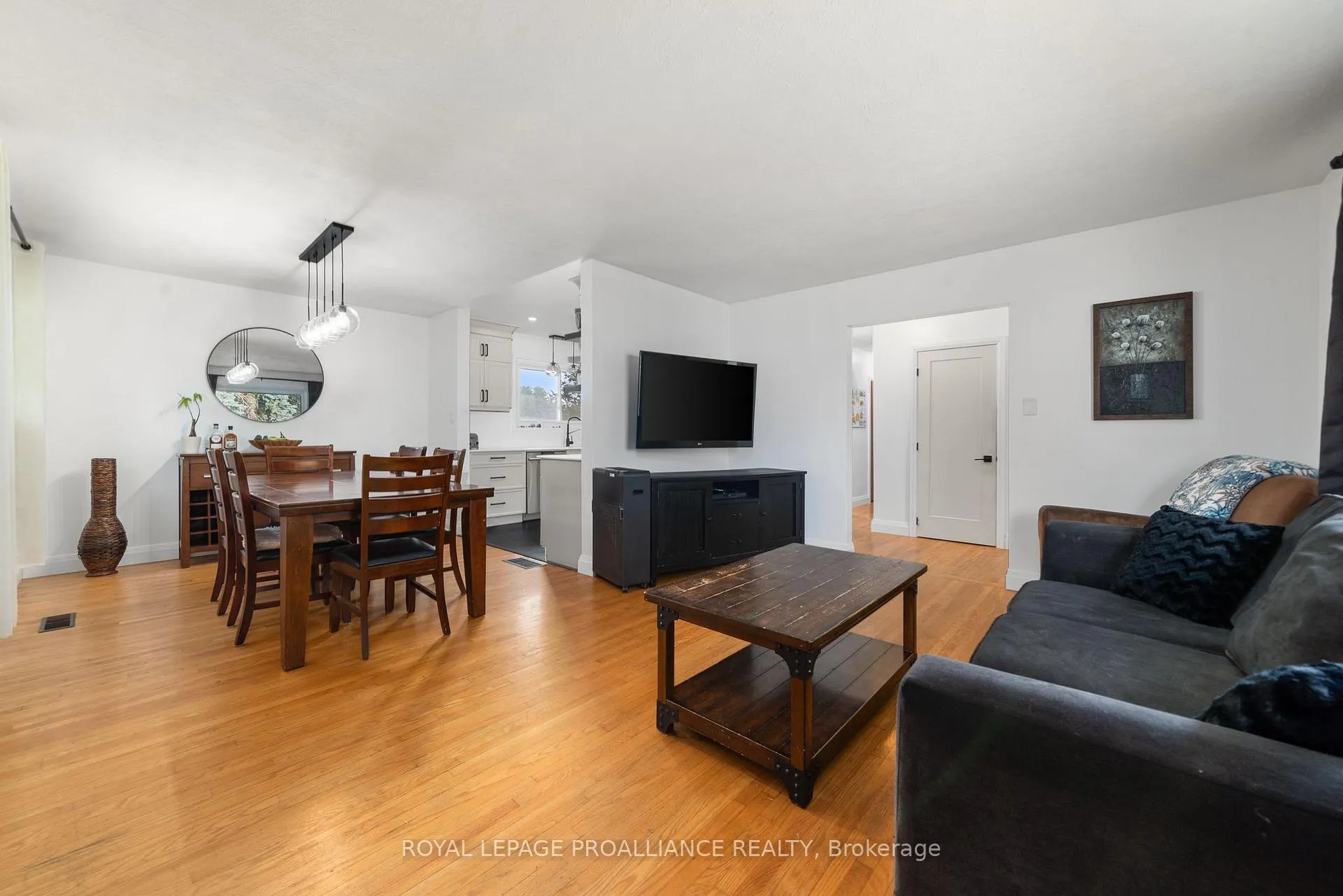 Photo 17 of 206 Elmwood Drive, Belleville, Thurlow Ward — HOMEH